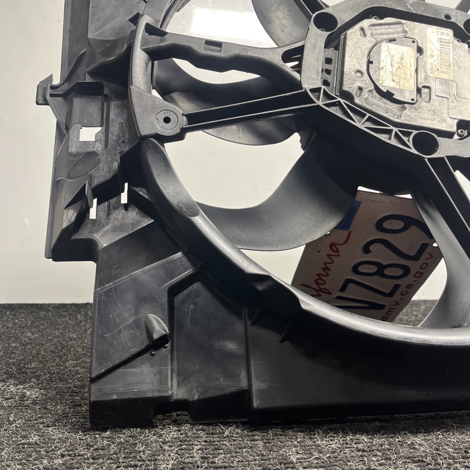 ☑️ 07-13 OEM BMW E88 E90 E92 N54 N55 Engine Radiator Cooling Fan *Cracked* 600W