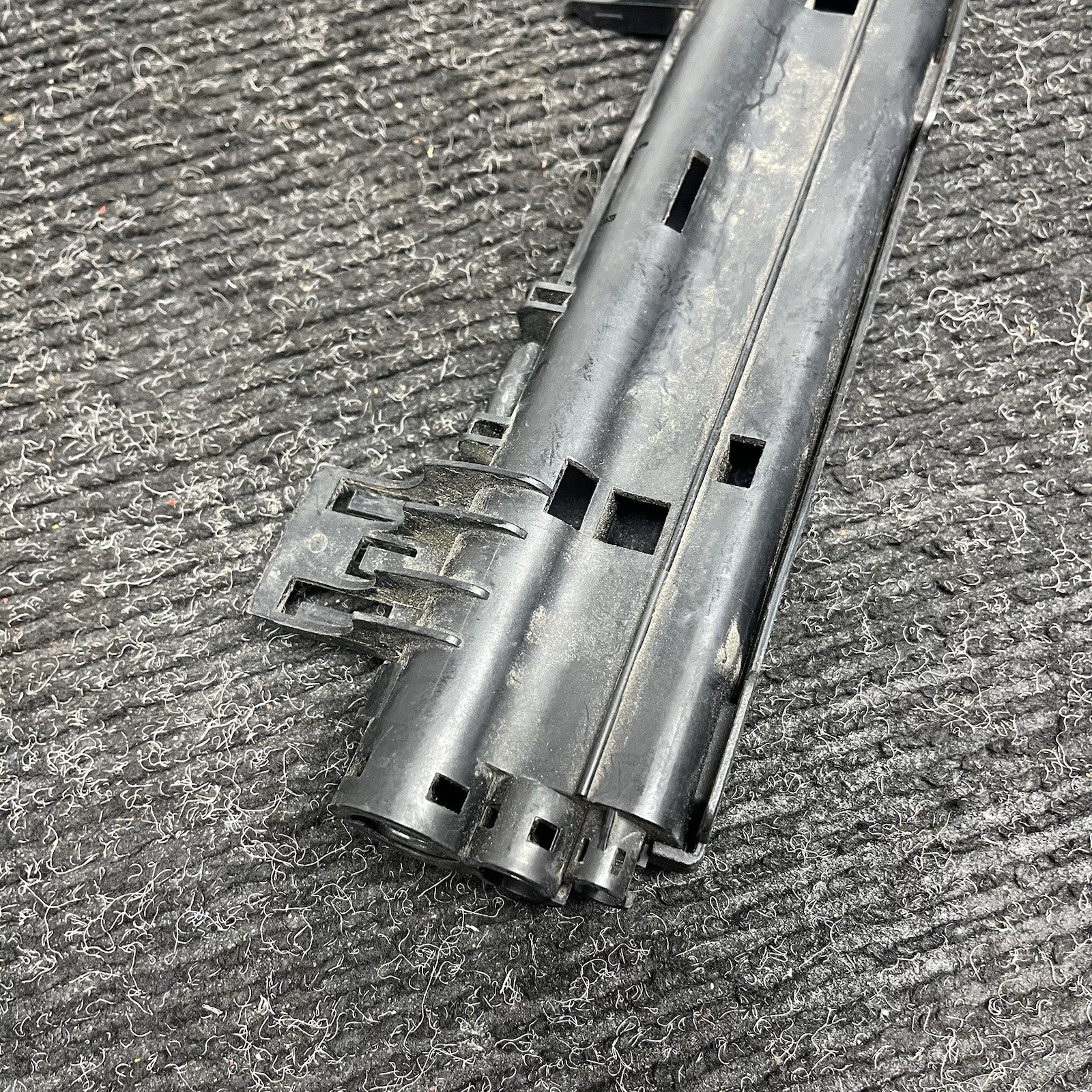 ☑️ 07-13 BMW 335i E92 E90 E93 Over Engine Upper Cable Duct Cover Channel 7532269