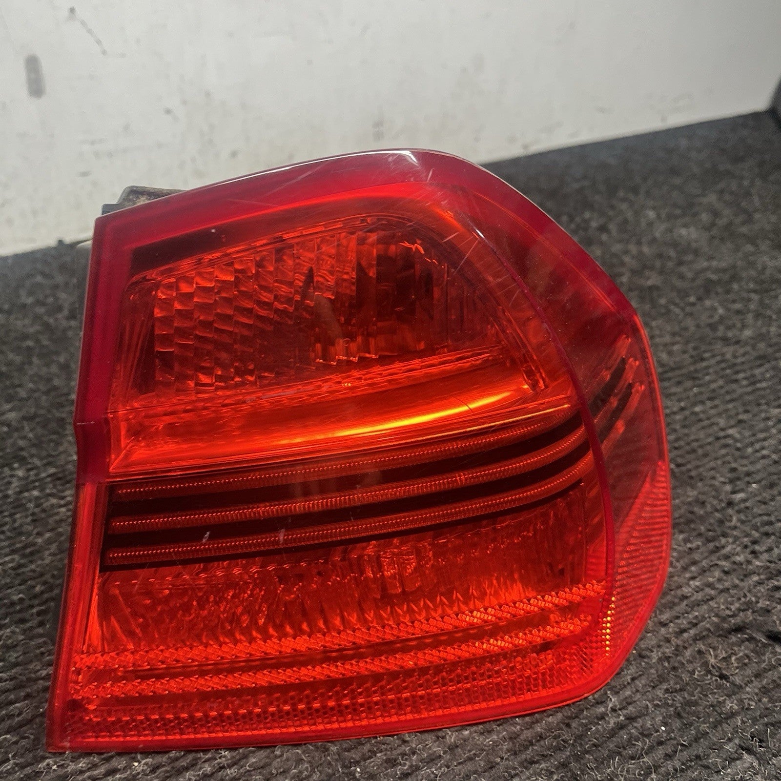 ☑️ 2006-2008 BMW 328I 335I Right Tail Light Outer 7161956 Oem E90