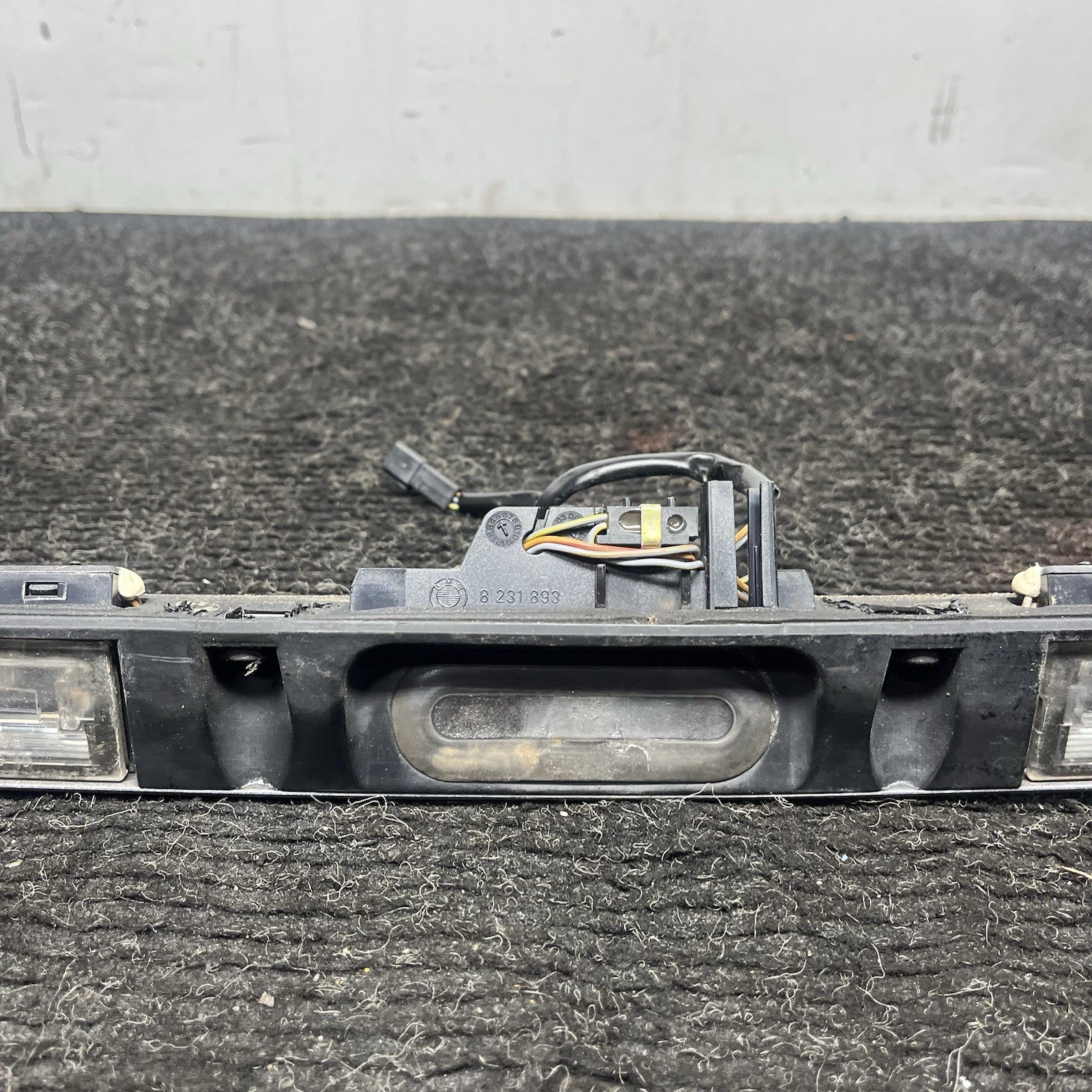 ☑️ 04-06 BMW E46 325Ci 330Ci Convertible Trunk Lid Handle Trim License Light OEM