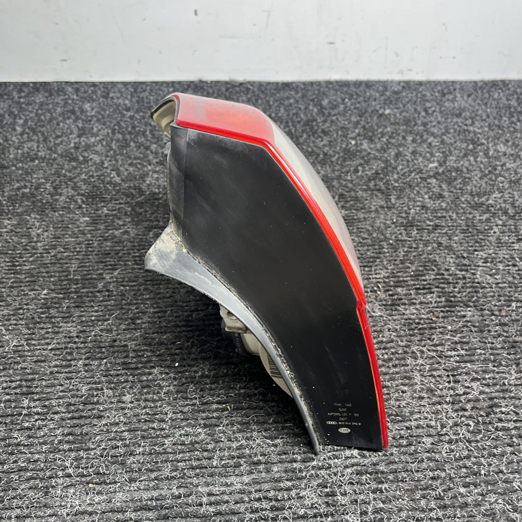 ☑️ 2002-2005 Audi A4 S4 Sedan 4 Door Right Passenger Side RH Tail Light OEM