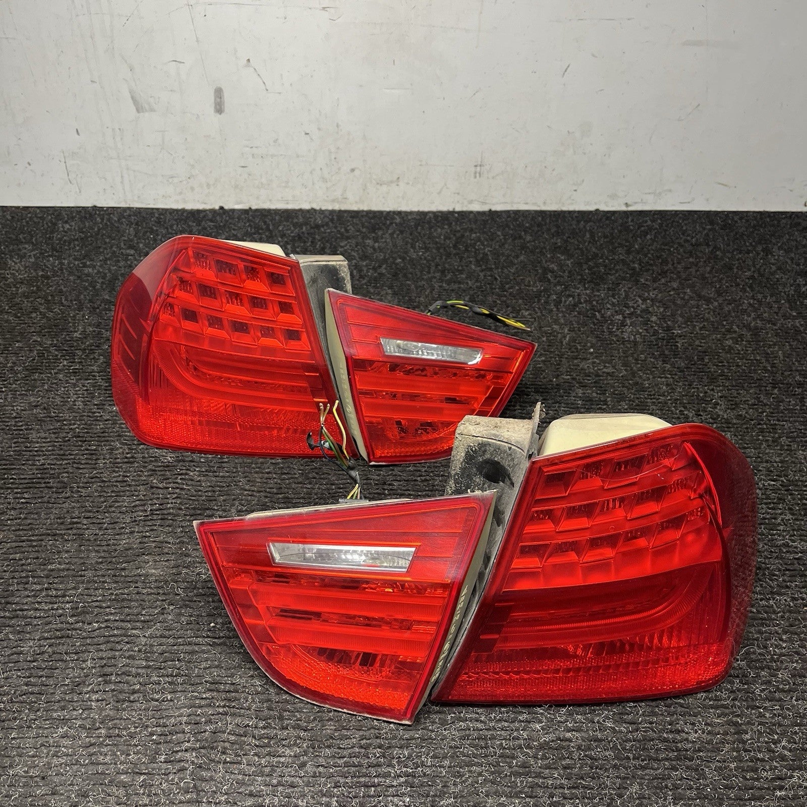☑️ BMW E90 335i 328i 2009-11 LCI Tail Light Set Inner & Outers USED OEM