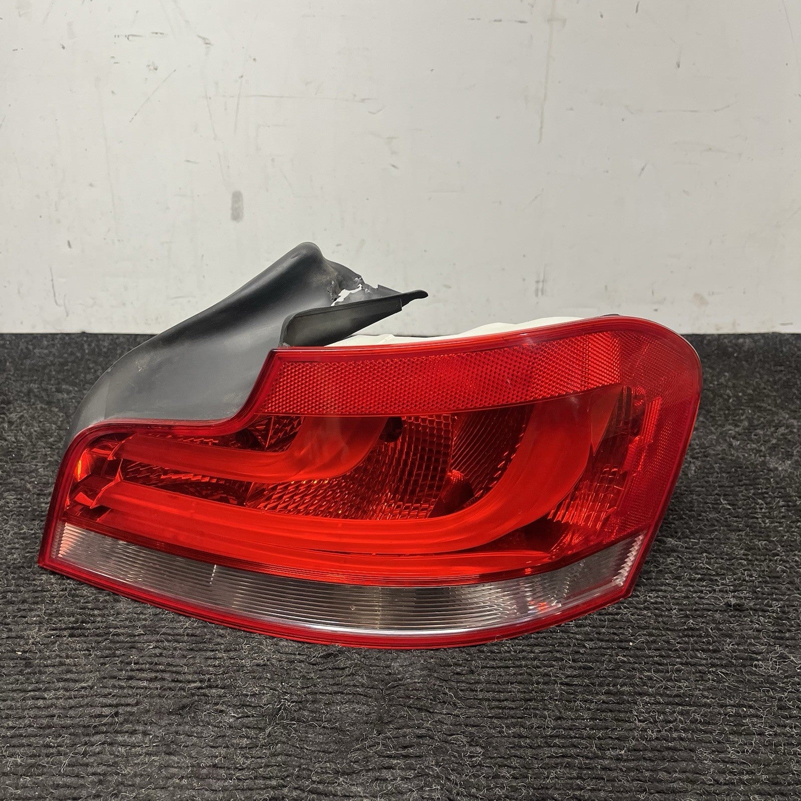 ☑️ 2011-2013 BMW 1-Series E82 E88 135i LCI Right Passenger LED Tail Light OEM