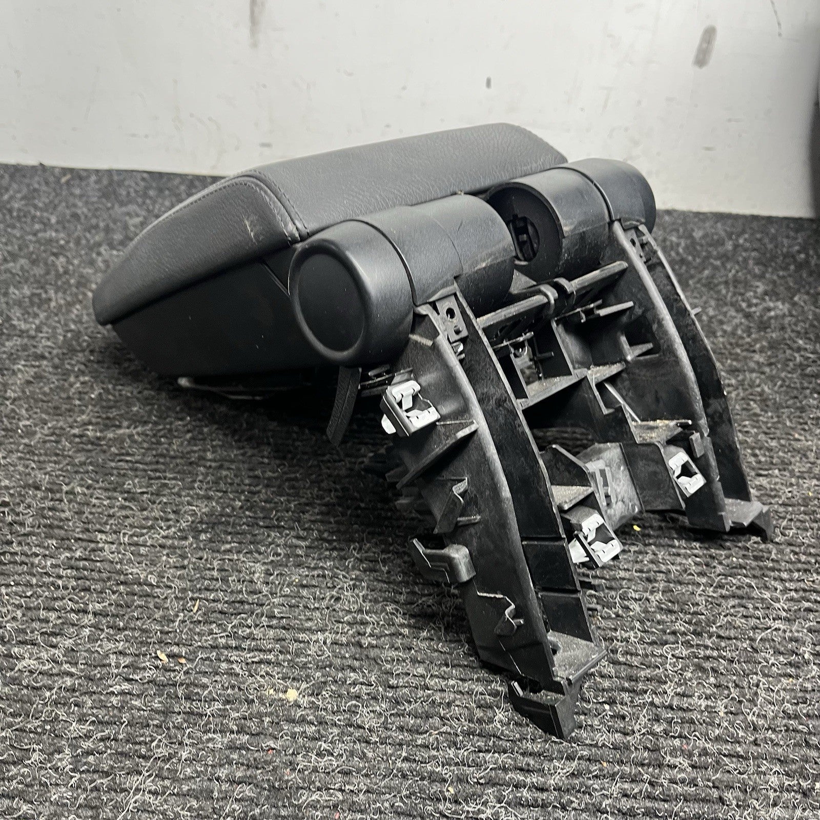 ☑️ 08-13 OEM BMW E88 E82 Center Console Armrest Tray Black Leather