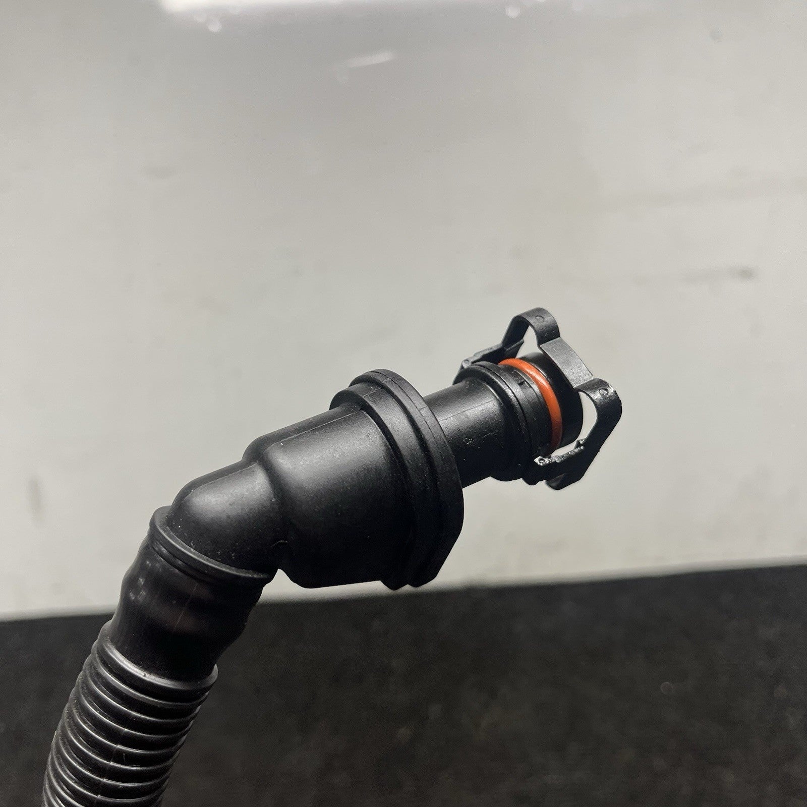 ☑️ 07-10 OEM BMW E90 E92 E93 N54 Engine Valve Cover Vent Hose Pipe