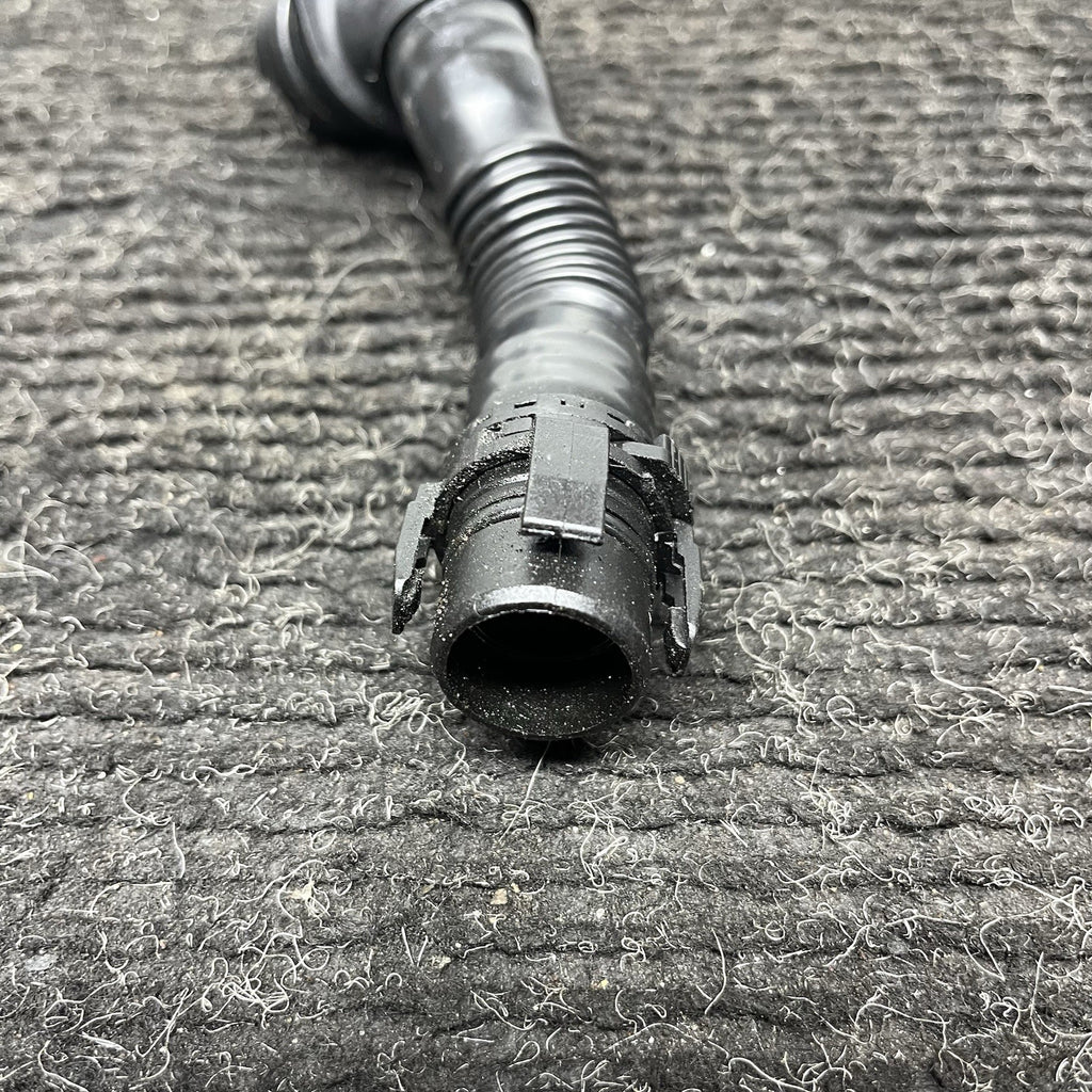☑️ 2011-2018 BMW X5 35IX E70 - Crankcase Breather HOSE / VENT TUBE 7584128