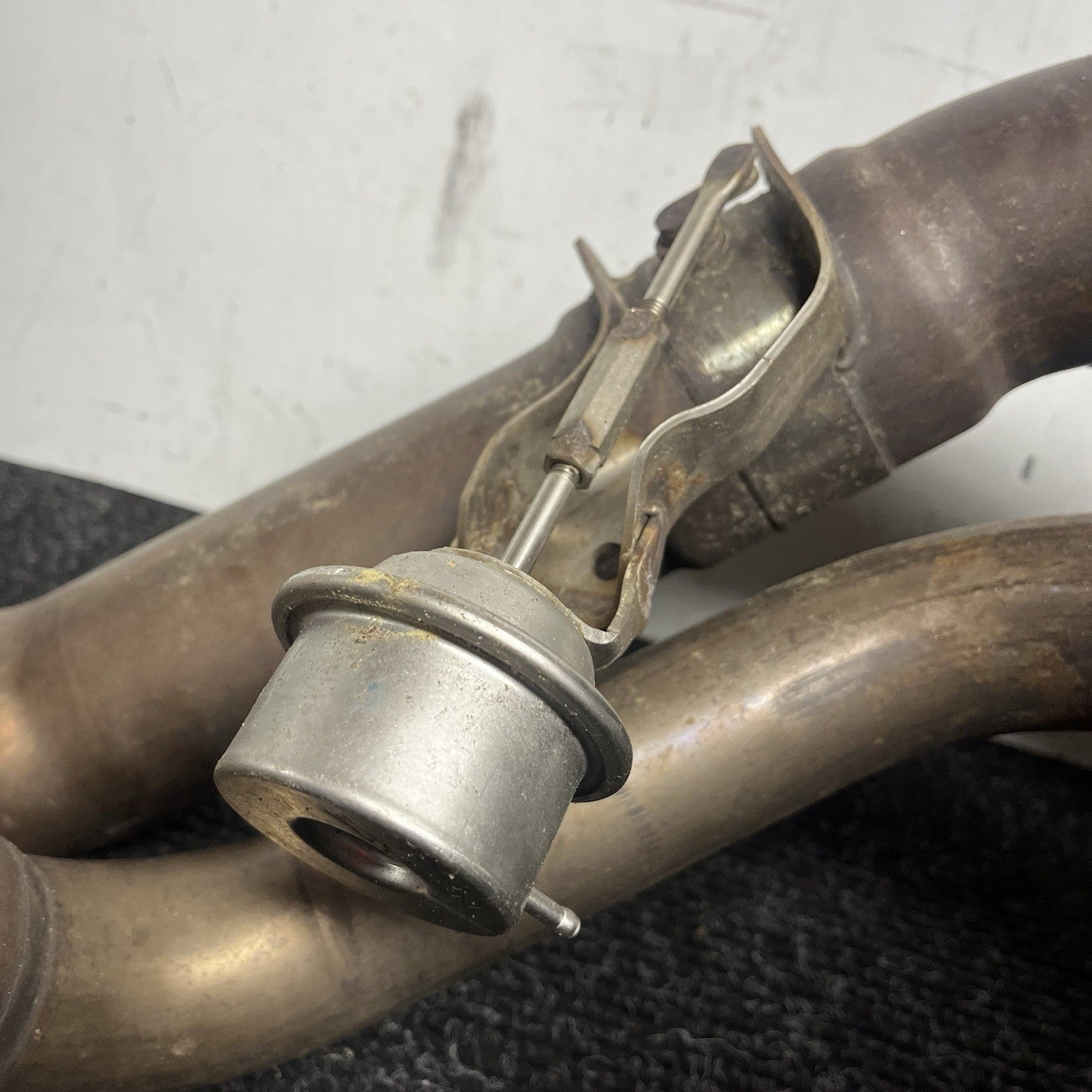 ☑️ 2011-2015 Audi R8 4.2L V8 Rear Exhaust Muffler System OEM