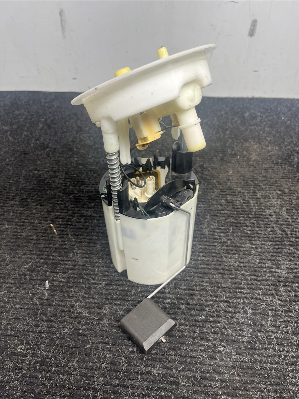 ☑️ 06-13 BMW E82 E88 E90 E91 E92 E93 135I 335I Fuel Pump OEM