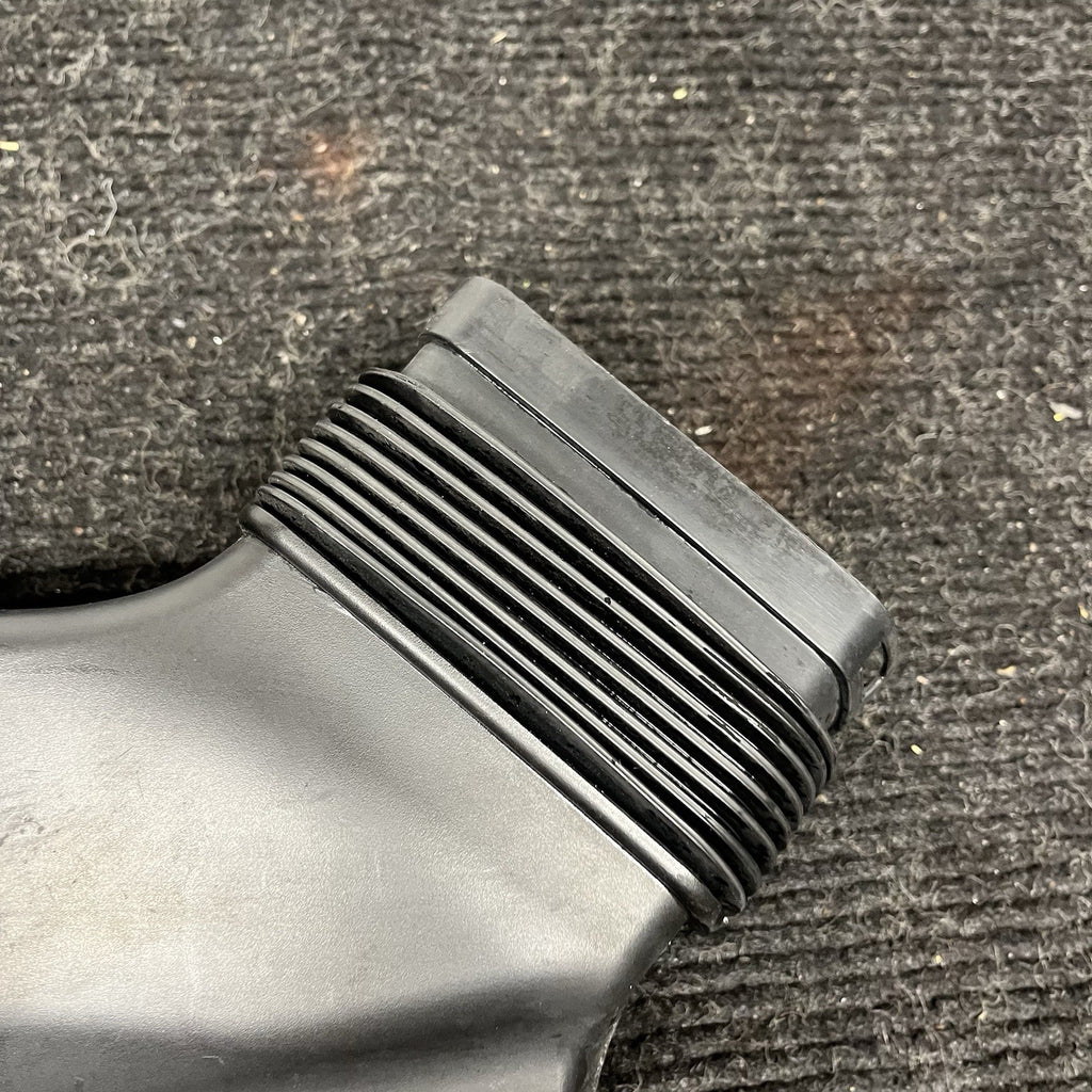 ☑️ 06-13 BMW E90 E91 E92 E93 328i 325i 330i AIR INTAKE DUCT OEM