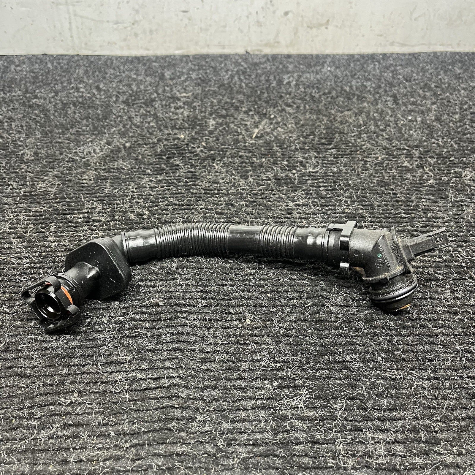 ☑️ 07-10 OEM BMW E90 E92 E93 N54 Engine Valve Cover Vent Hose Pipe