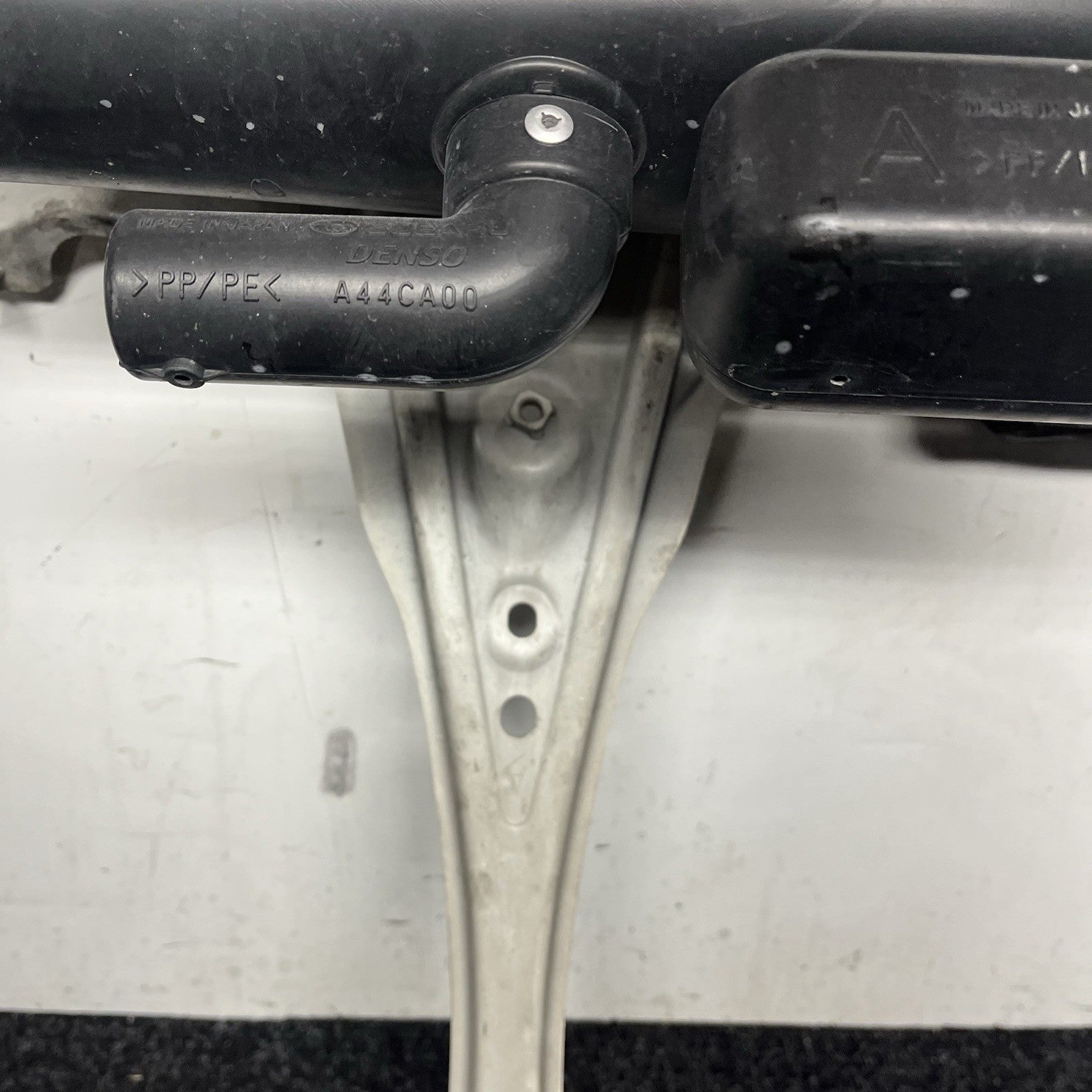 ☑️ 2013-2019 Subaru BRZ Scion FRS Radiator Upper T Bar Bracket W/ Air Duct OEM