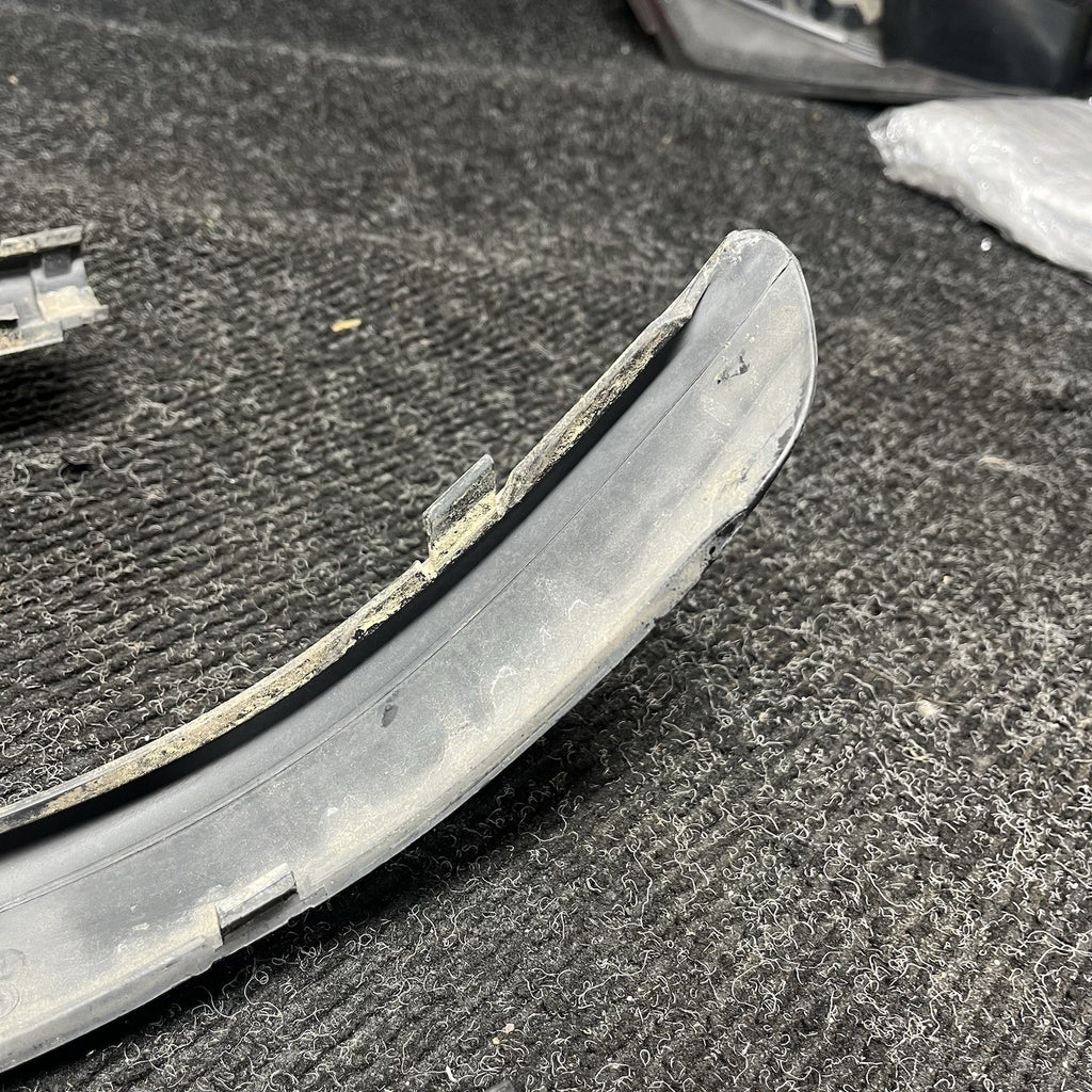 ☑️ 99-05 BMW 325i 330i 318i E46 Sedan Set Of Front Bumper Trim Molding