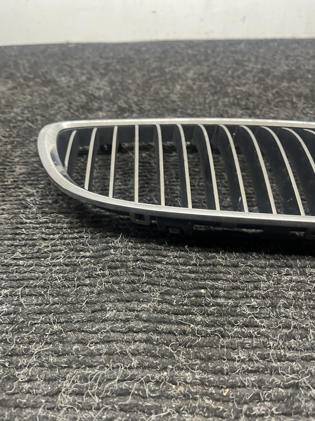 ☑️ 06-10 BMW 328 335 E92 FRONT RIGHT PASSENGER BUMPER KIDNEY GRILLE CHROME OEM