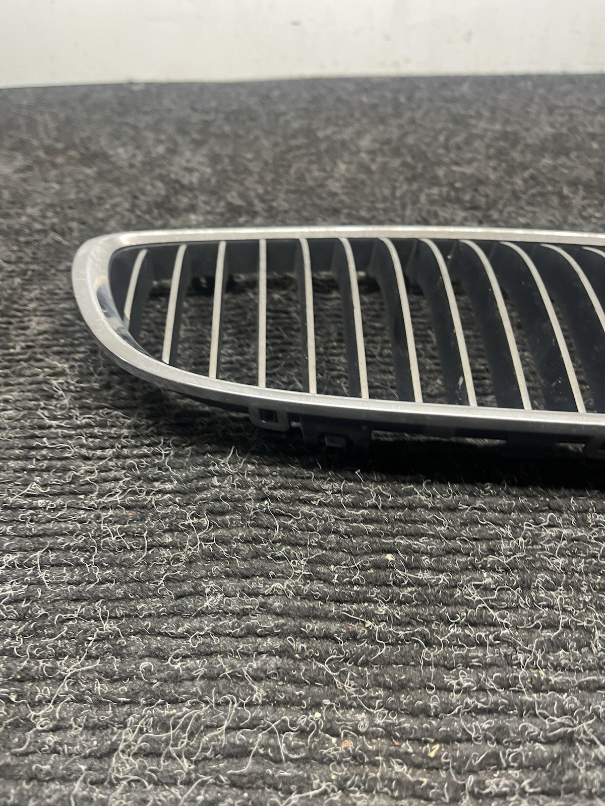 ☑️ 06-10 BMW 328 335 E92 FRONT RIGHT PASSENGER BUMPER KIDNEY GRILLE CHROME OEM