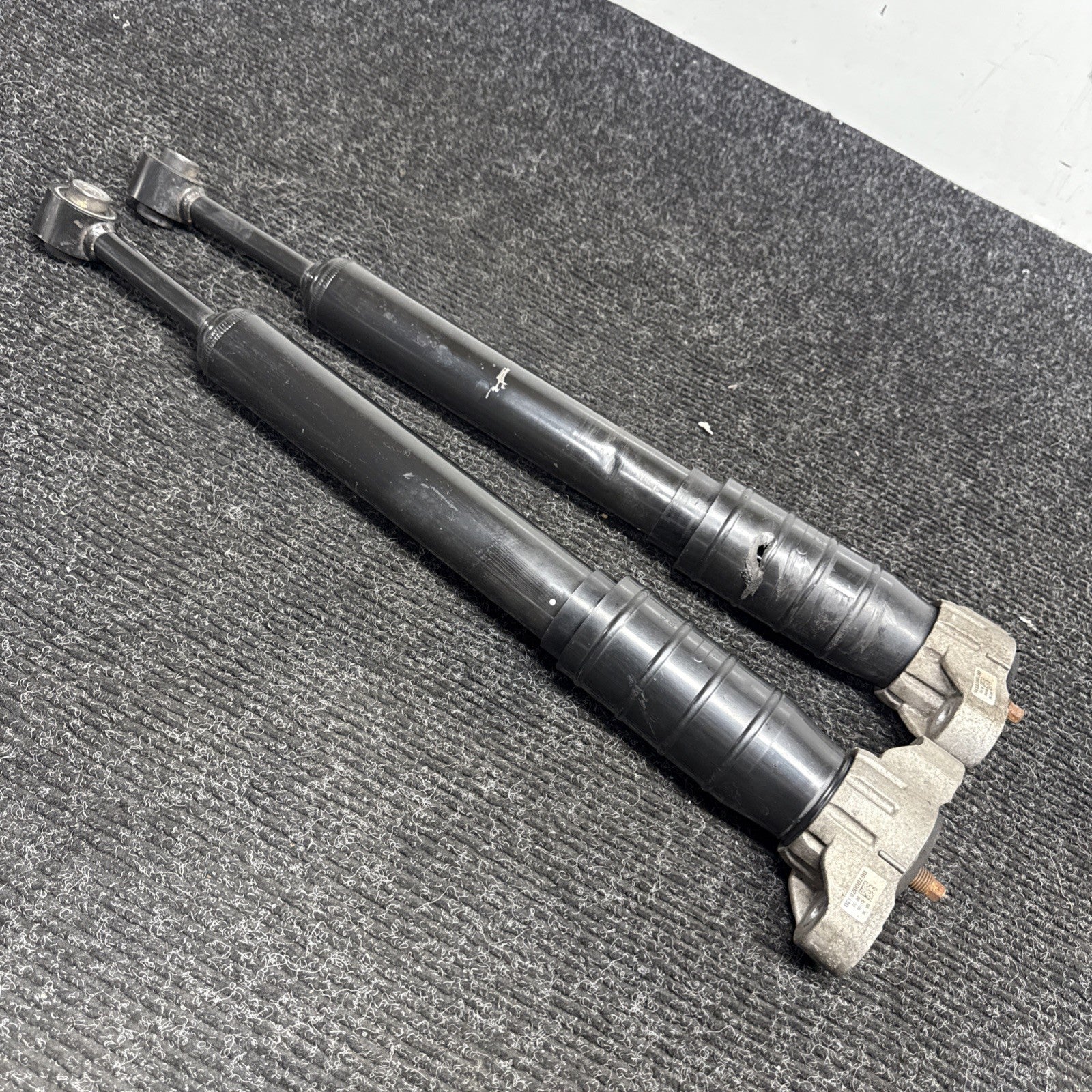 ☑️ 14-19 Maserati Ghibli OEM Left & Right Rear Strut Shock Absorber 0670088990