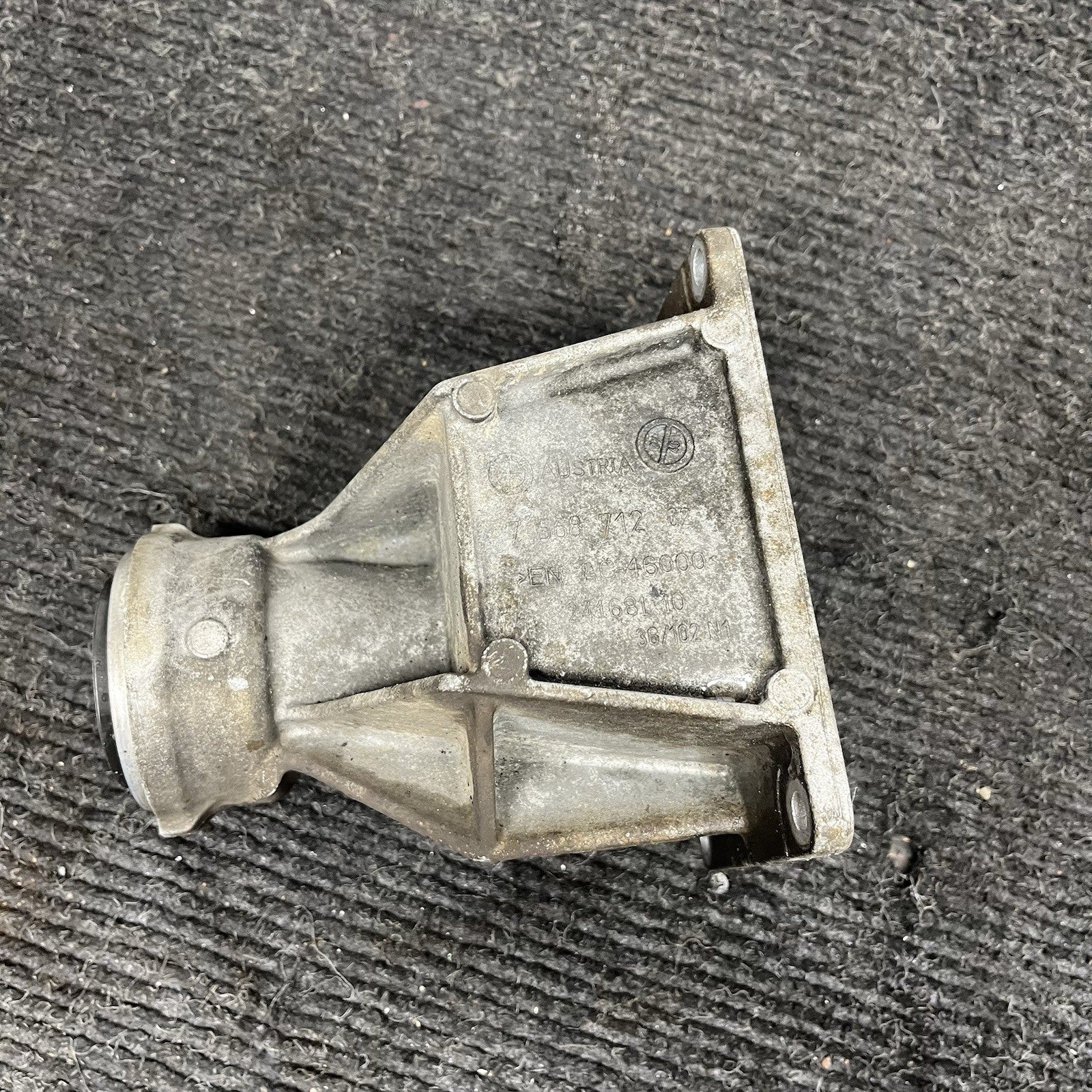☑️ 09-13 BMW 335i E92 Transmission Differential Axle Mount Support Bracket OEM
