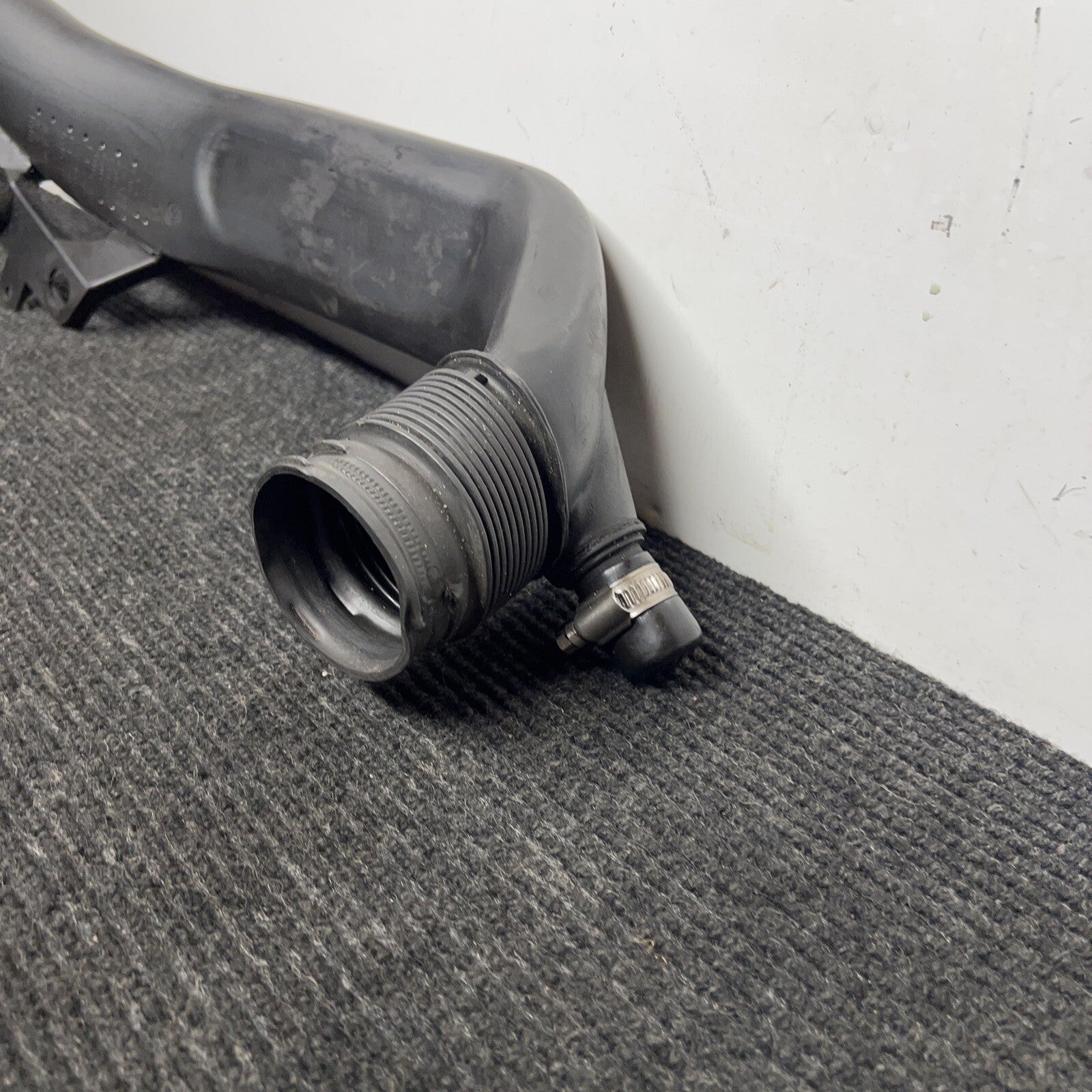 ☑️ BMW E60 E82 E90 E92 TURBO CHARGE AIR INDUCTION TUBE INTAKE PIPE OEM