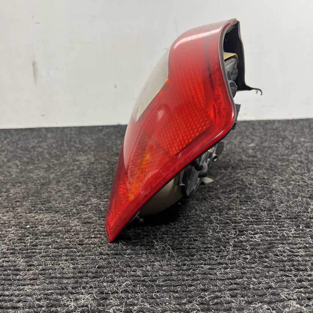 ☑️ 2002-2005 Audi A4 S4 Sedan 4 Door Right Passenger Side RH Tail Light OEM