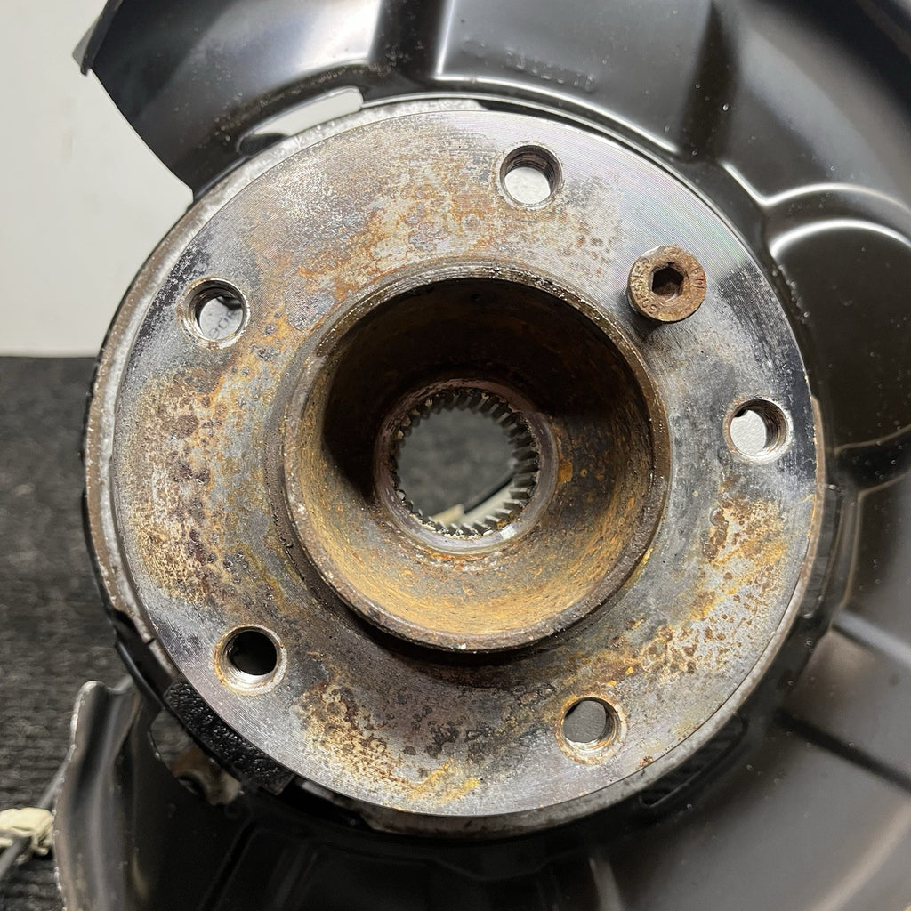 ☑️ 07-13 BMW E82 E88 E90 E92 E93 Rear Driver Hub Spindle Bearing Knuckle OEM