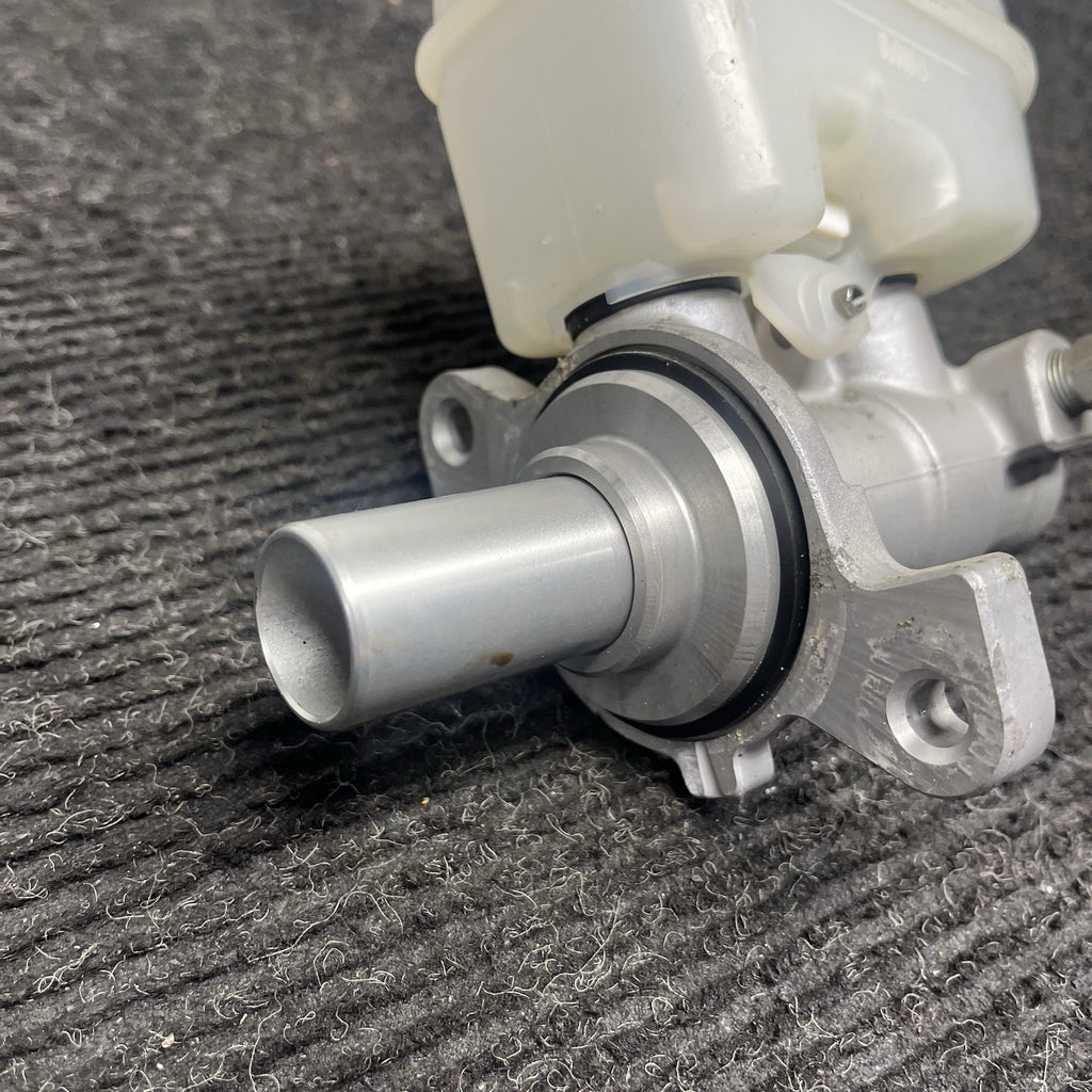 ☑️ 2015-2019 Subaru WRX Brake Master Cylinder Reservoir OEM 15-19