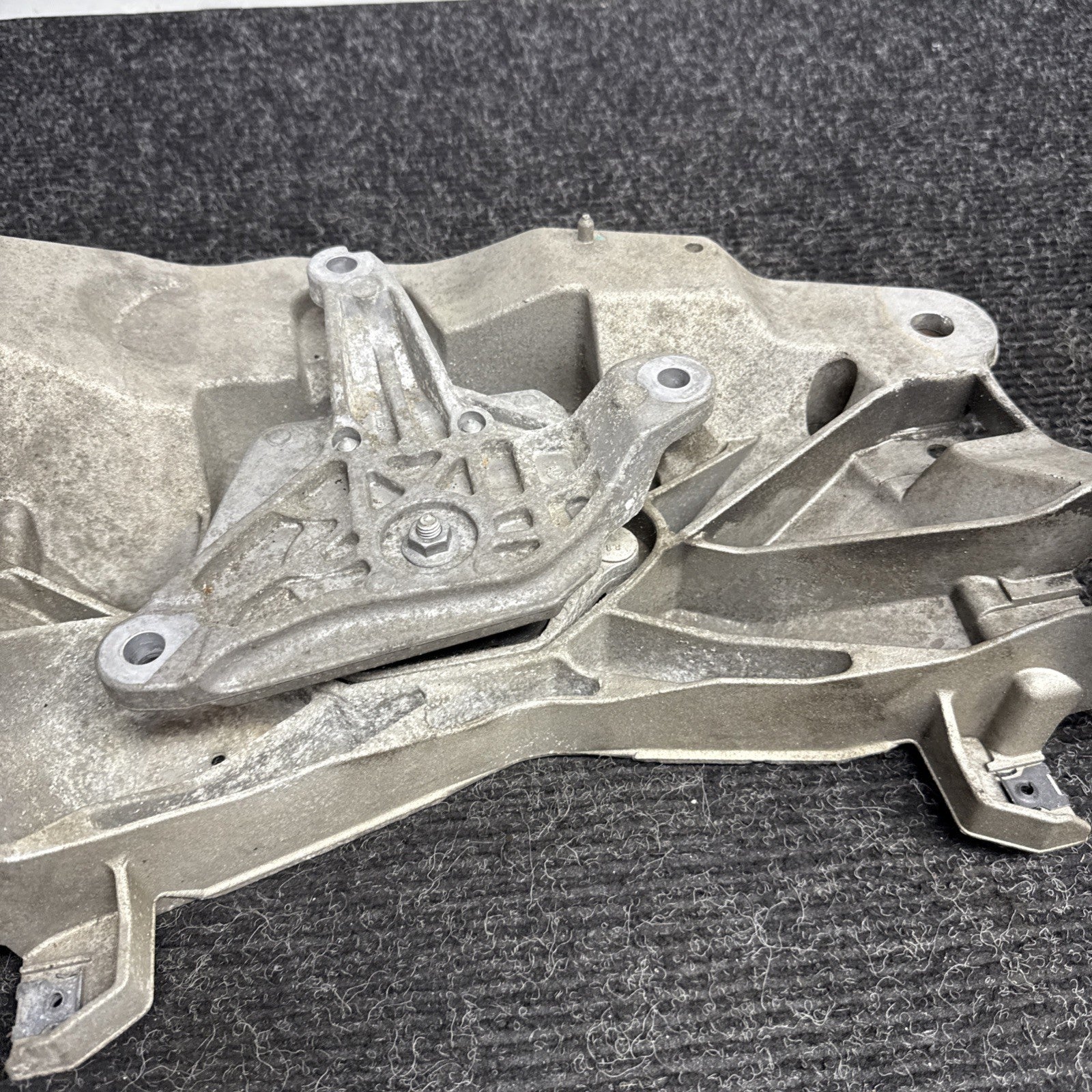 ☑️ 09-16 Audi A4 S4 S5 Q5 OEM Transmission Mount Crossmember Bracket 4H0399263