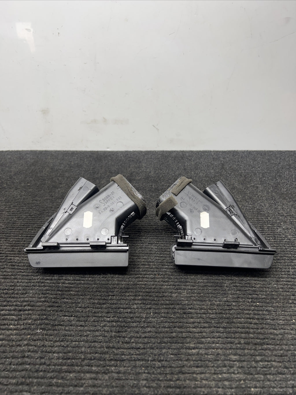 98-05 BMW E46 M3 3 SERIES FRONT L/R DASH END VENTS AC VENT AIR VENT OEM