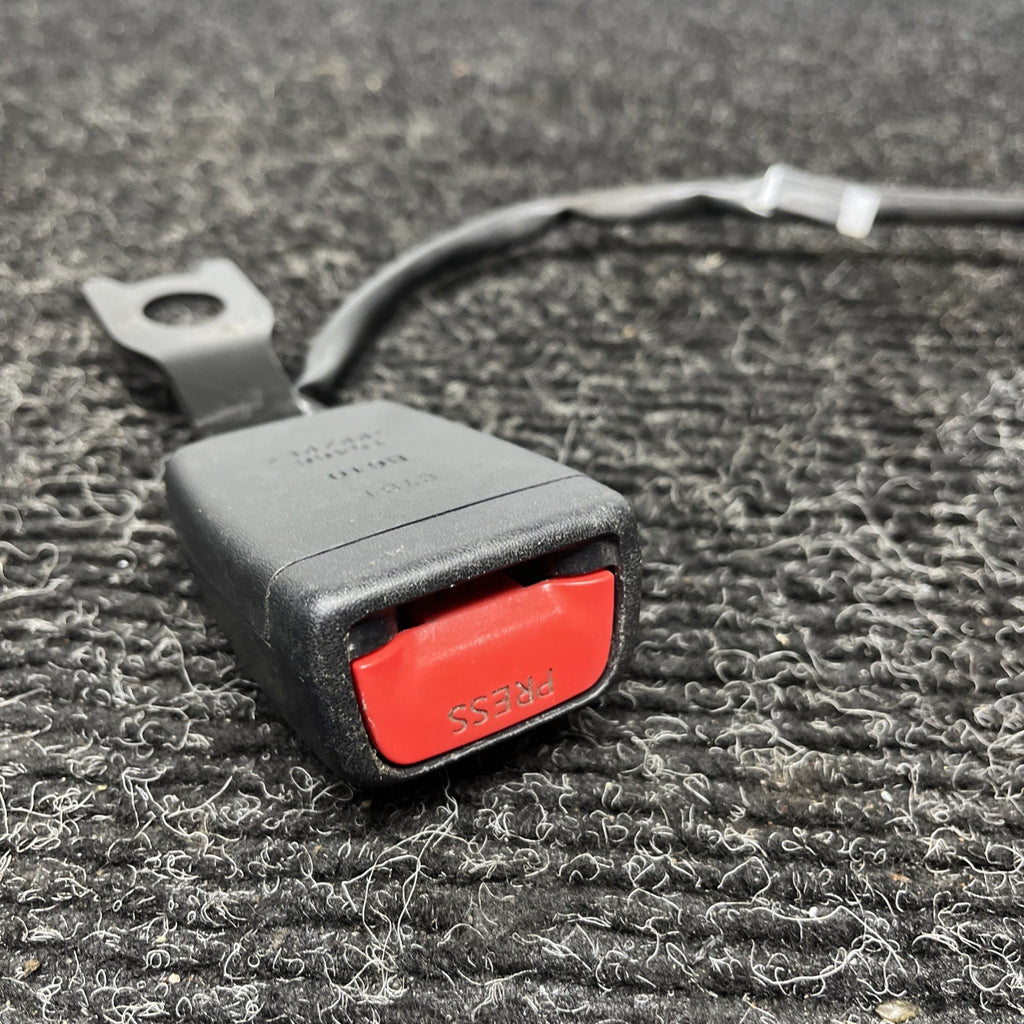 ☑️ 13-20 SUBARU BRZ - PASSENGER RIGHT FRONT SEAT BELT CLIP BUCKLE - OEM