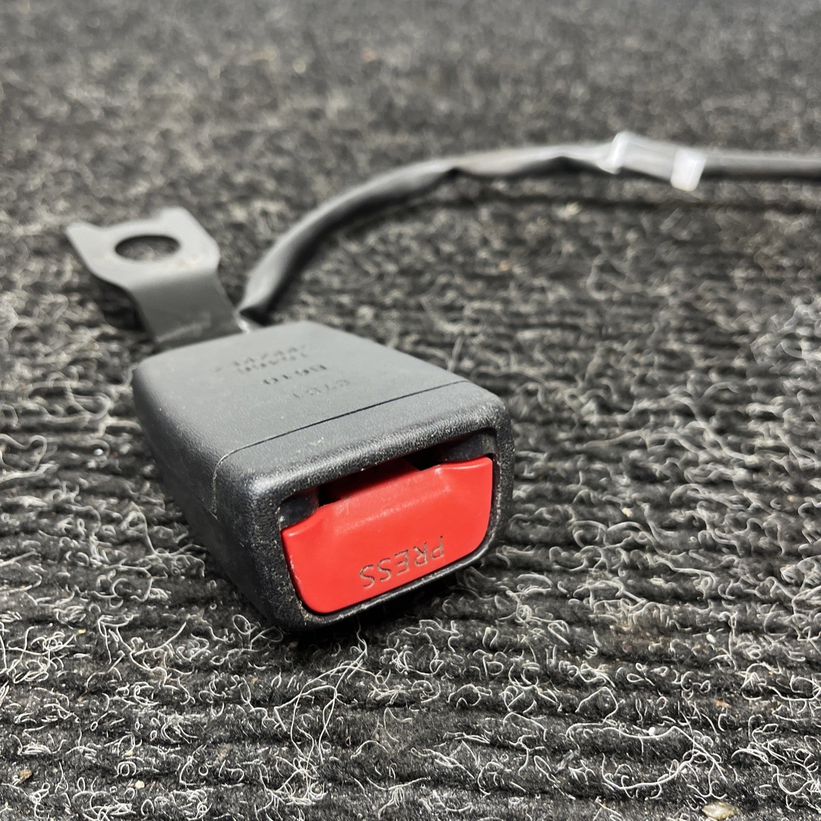 ☑️ 13-20 SUBARU BRZ - PASSENGER RIGHT FRONT SEAT BELT CLIP BUCKLE - OEM