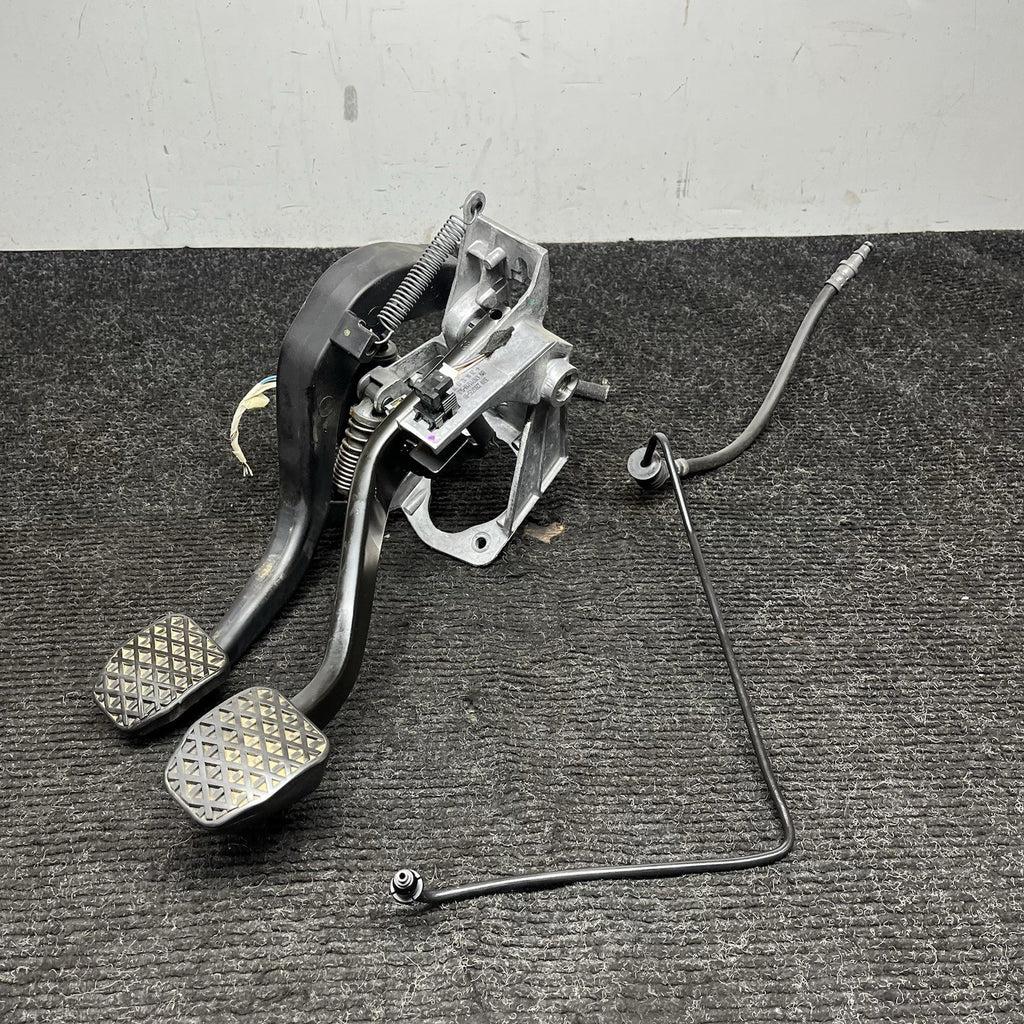 ☑️ 07-13 OEM BMW E88 E90 E92 335 MANUAL TRANSMISSION Clutch Brake Pedal Assembly