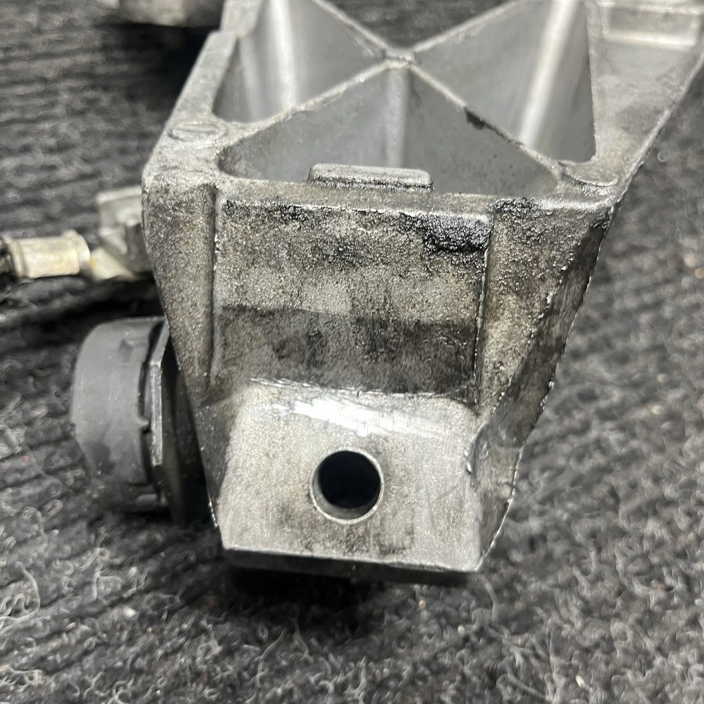 ☑️ BMW E90 E91 E92 Engine Mount Bracket Left N54 6760317 Motor Mount Bracket