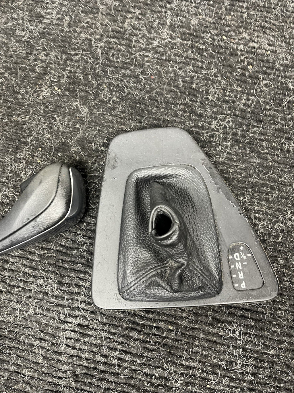 ☑️ 06-13 BMW E90 E92 GEAR SHIFTER TRIM BEZEL AUTO W/CLEAN SHIFT KNOB OEM