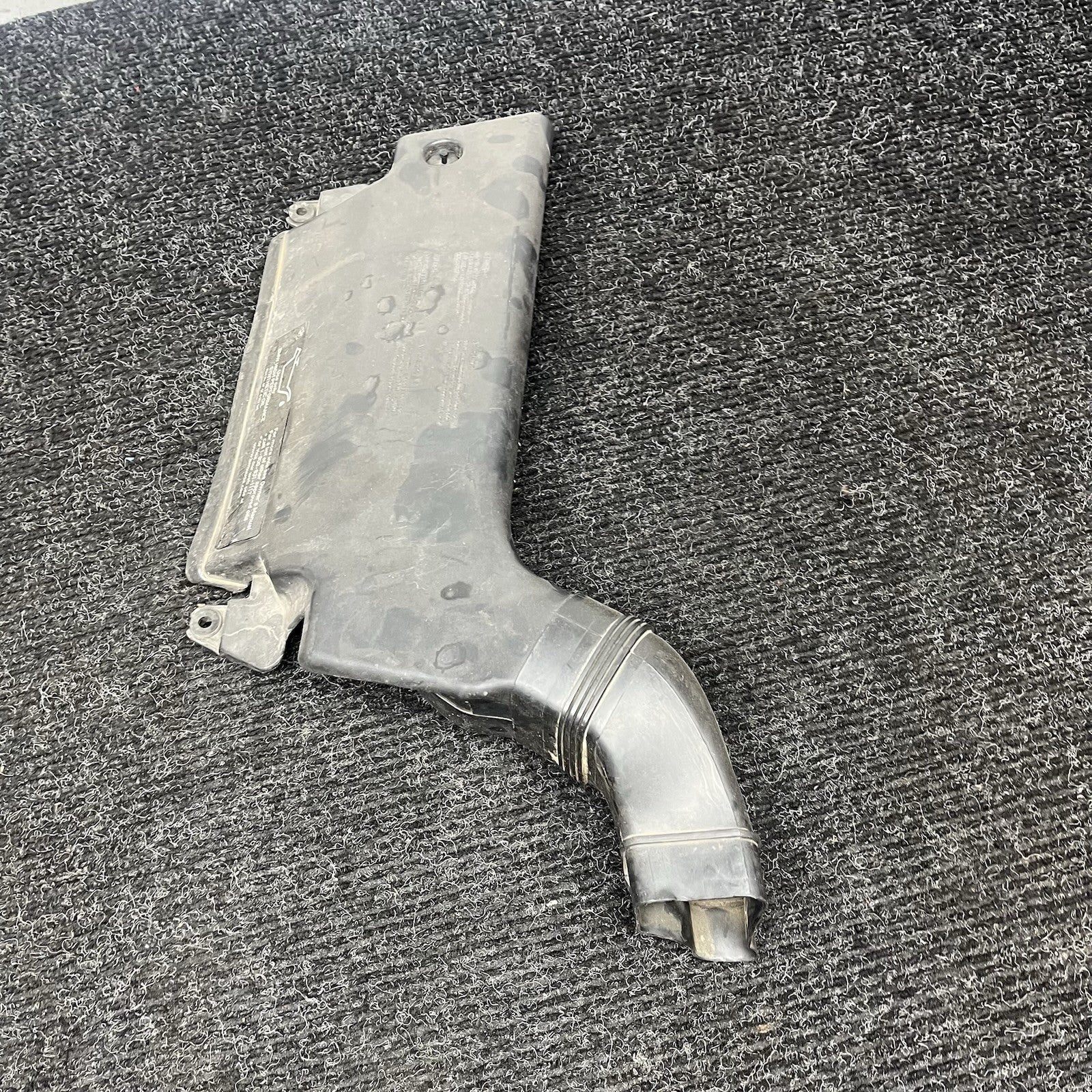 ☑️ 01-06 BMW E46 325i 325ci 330i 330ci 330xi Upper Radiator Air Duct OEM *NOTE*