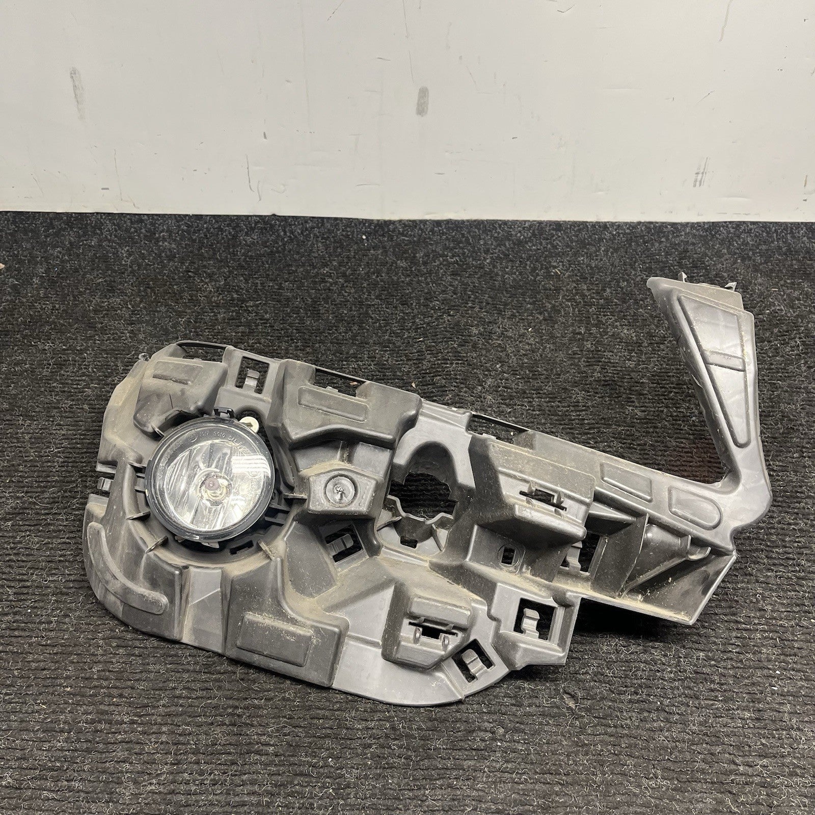 ☑️ 2011-2014 BMW X3 Front Passenger Bumper Headlight Holder Mount Bracket OEM