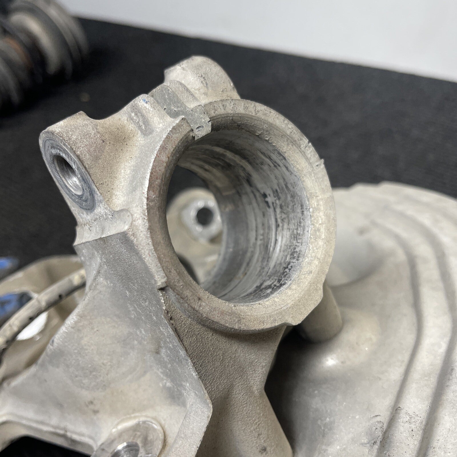 2007 - 2013 BMW 335i 328i E92 E90 Coupe Sedan Front Right Knuckle Hub OEM RWD
