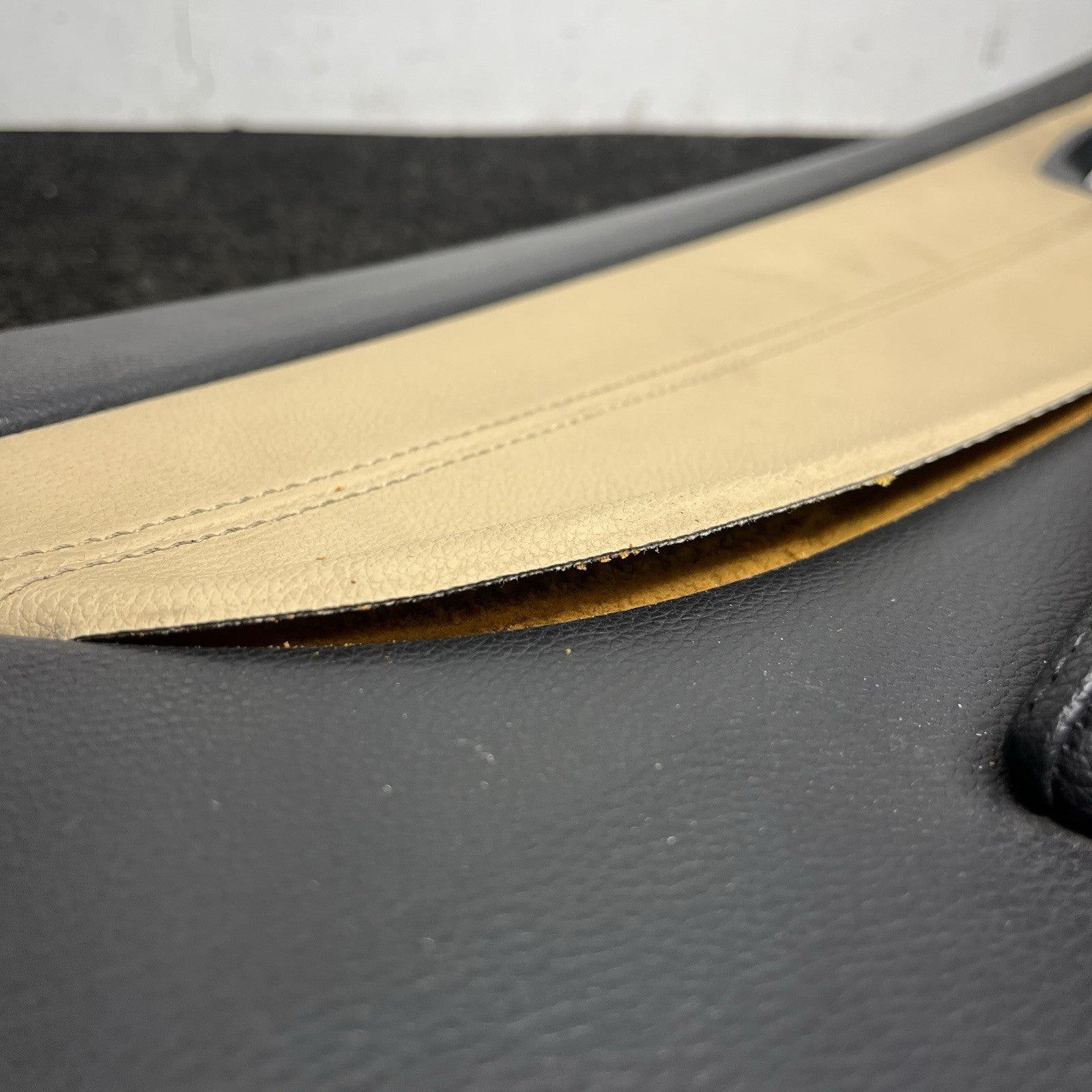 ☑️ 08-13 BMW E88 E82 135i 128i Front Driver Door Card Panel Vinyl Oyster