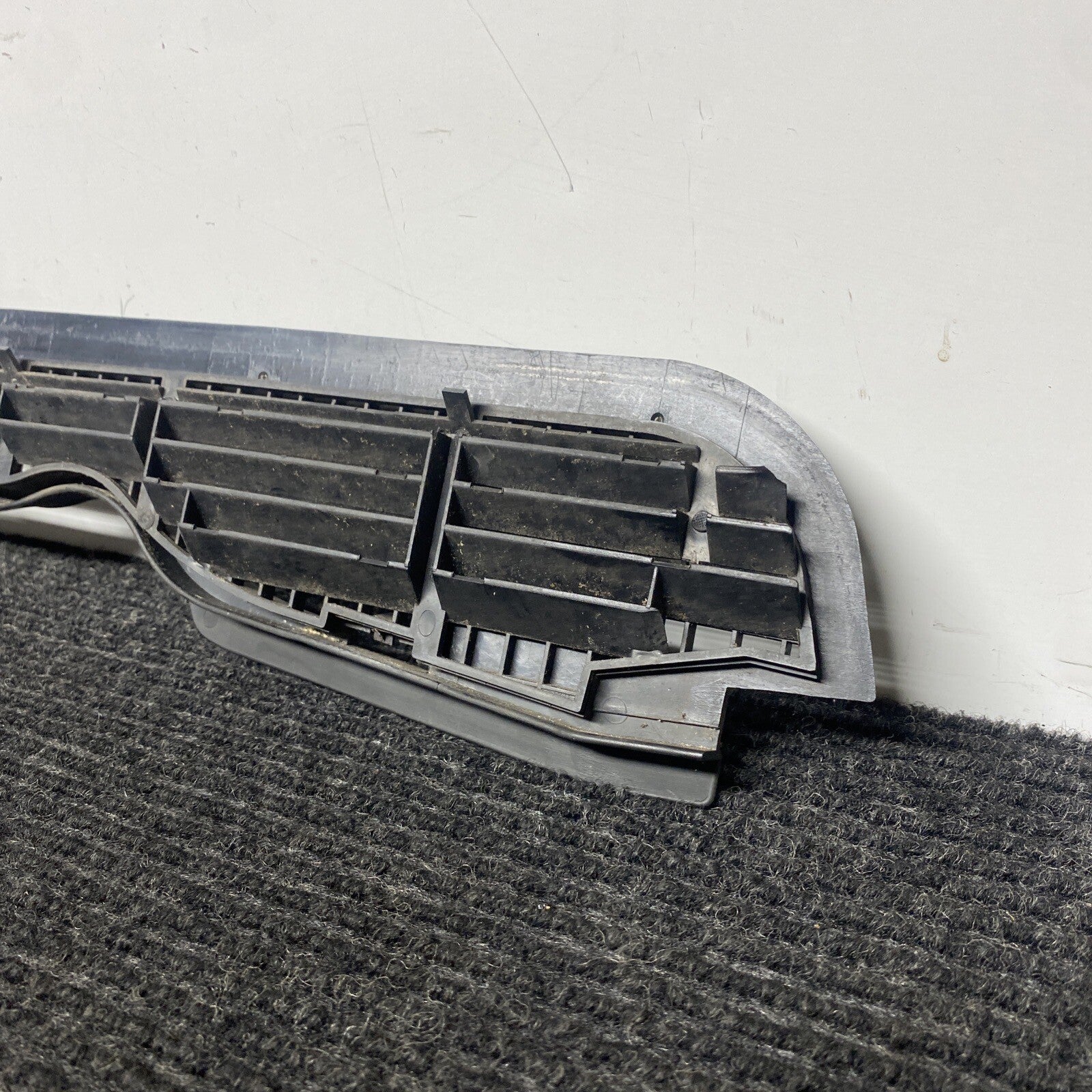 ☑️1991-1999 BMW E36 3 Series Exterior Hood Center Bonnet Cowl Grille OEM 1977679