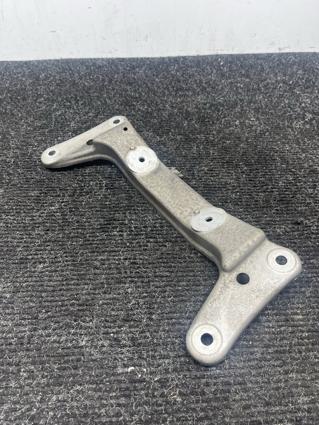 ☑️ 06-13 BMW E92 335i Automatic DCT Transmission Mount Bracket Support OEM