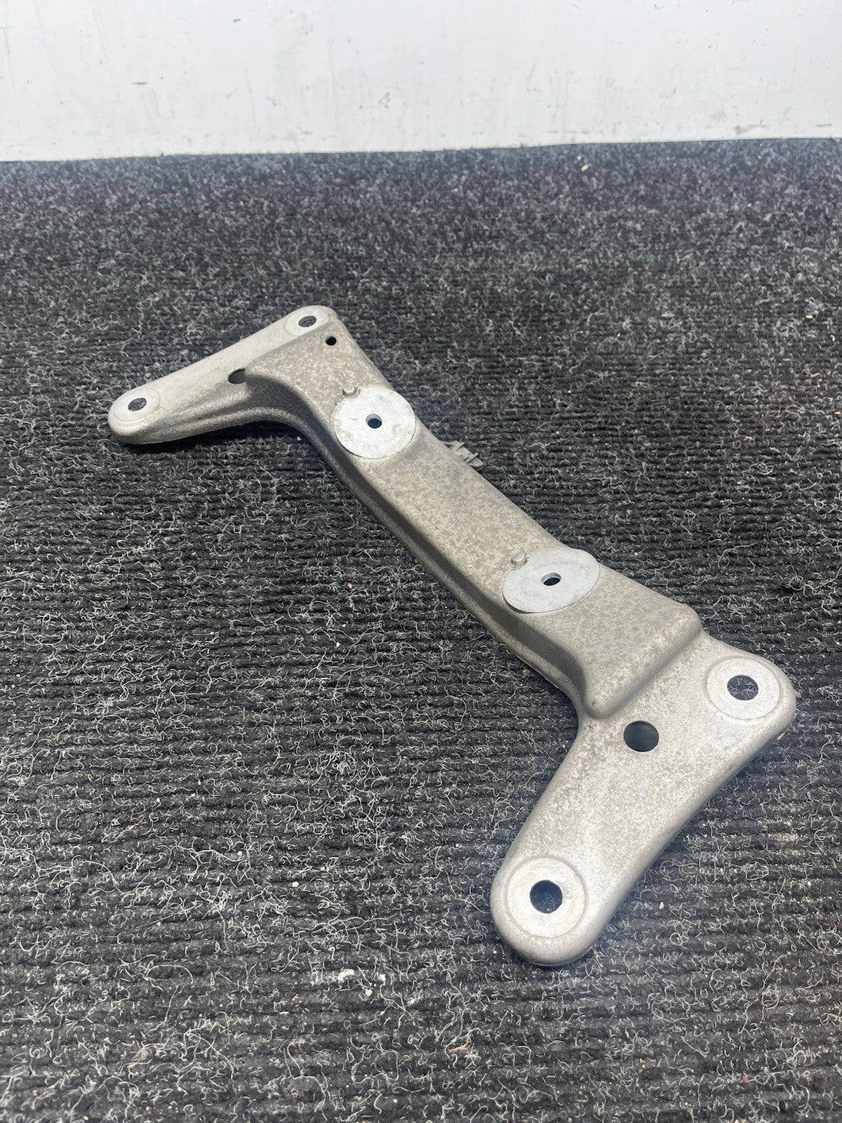 ☑️ 06-13 BMW E92 335i Automatic DCT Transmission Mount Bracket Support OEM