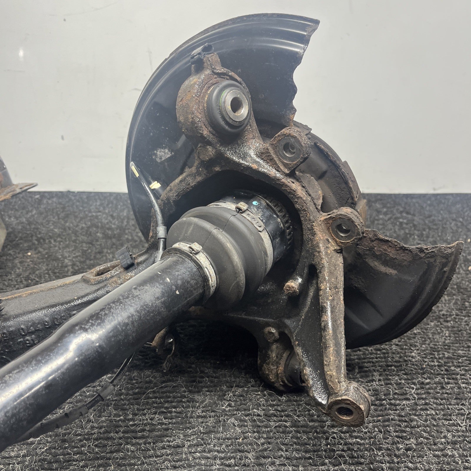 ☑️ 01-06 BMW E46 330i 330 REAR RIGHT TRAILING ARM KNUCKLE WHEEL HUB W/AXLE  OEM