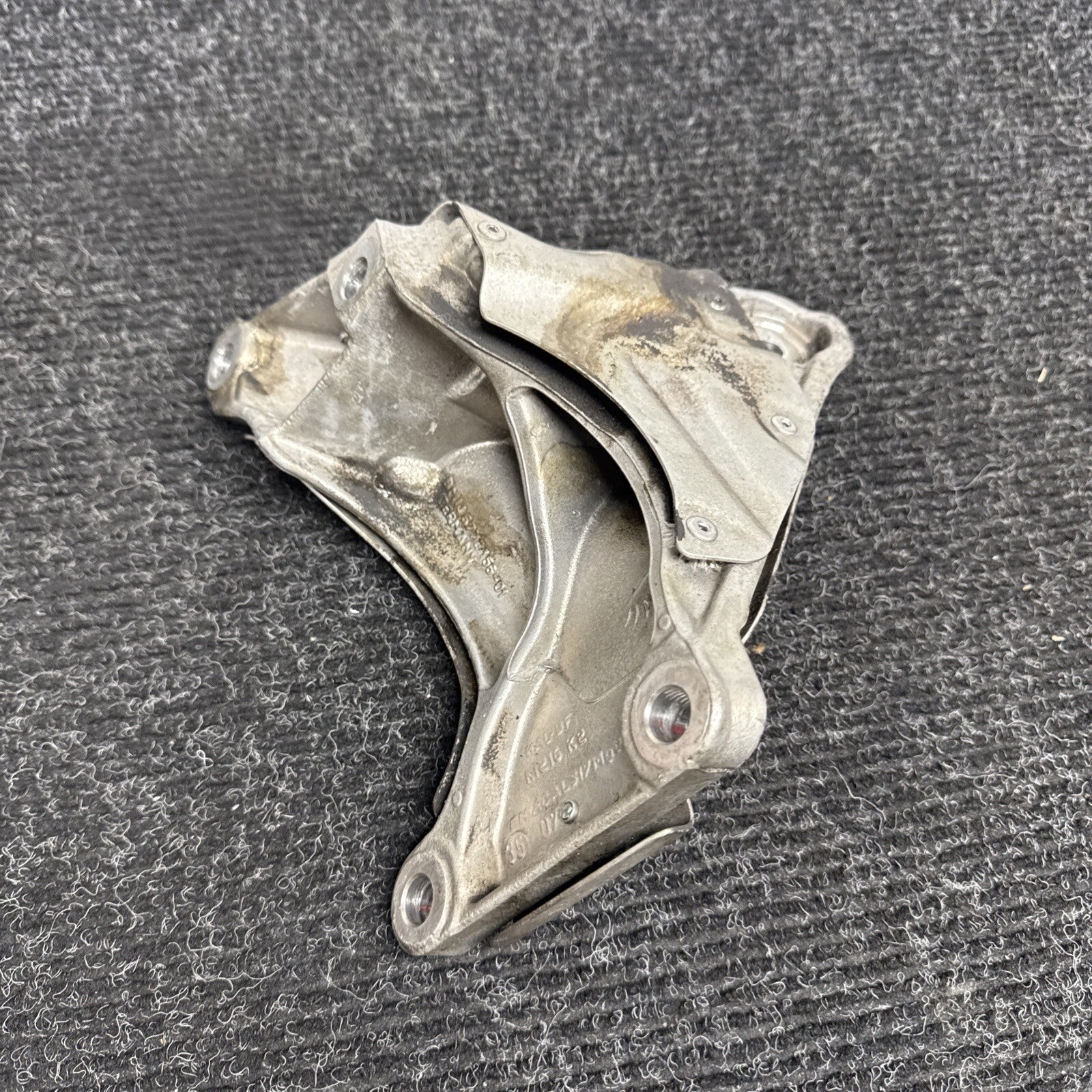 07-11 BMW E82 E88 E90 E92 135I 335I N54 Z4 RIGHT PASSENGER ENGINE MOUNT BRACKET