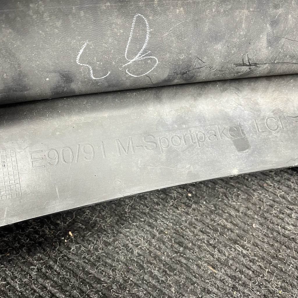☑️ 2009-12 BMW E90 E91 M Sport Bumper Insert Rear Dual Exhaust 335i 335d 7892269