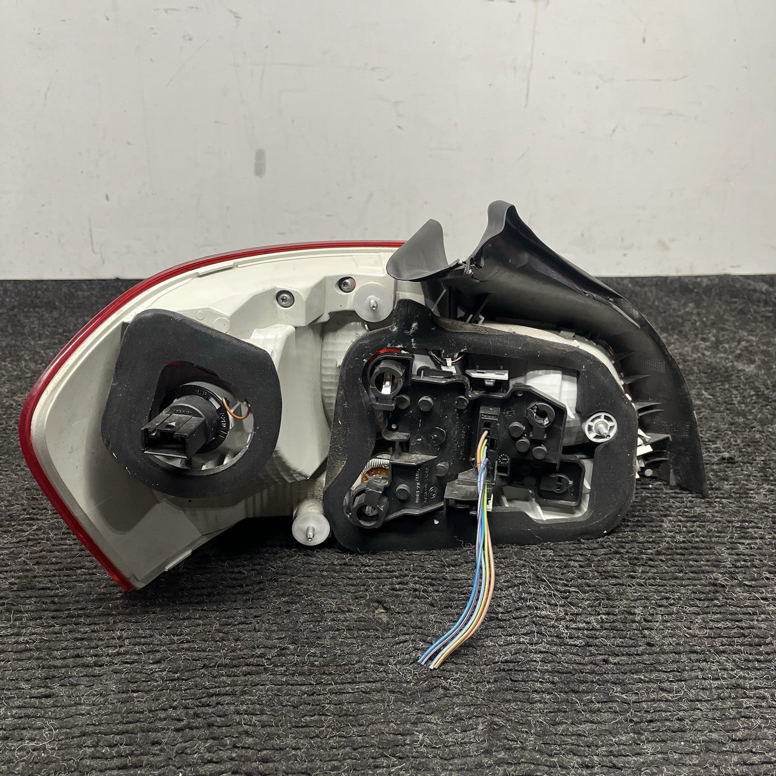 ☑️ 2011-2013 BMW 1-Series E82 E88 135i LCI Right Passenger LED Tail Light OEM