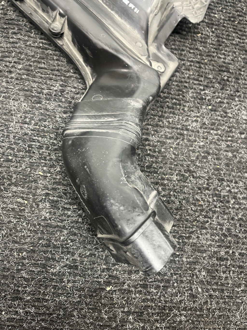 ☑️ 01-06 BMW E46 325i 325ci 330i 330ci 330xi Upper Radiator Air Duct OEM