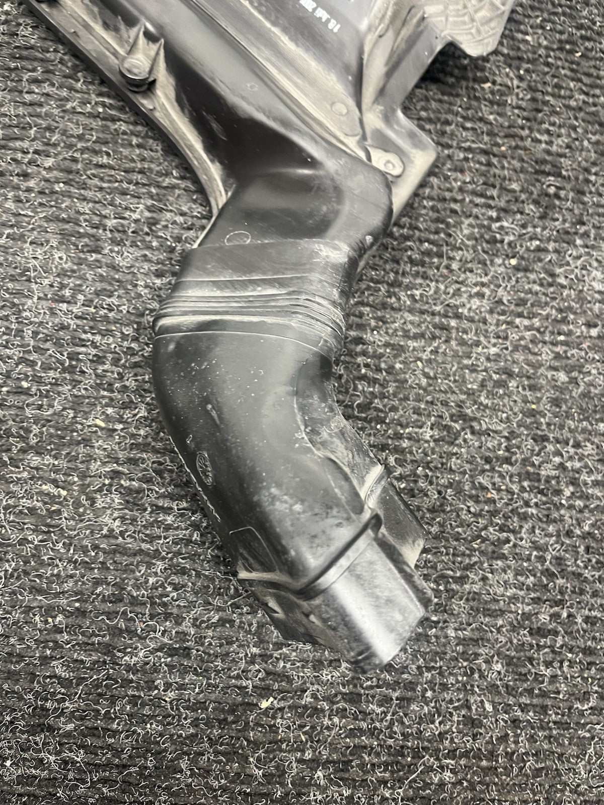 ☑️ 01-06 BMW E46 325i 325ci 330i 330ci 330xi Upper Radiator Air Duct OEM