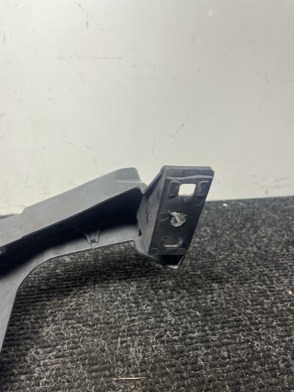 ☑️ 08-13 BMW E90 E92 E93 M3 OEM Drivers Left Headlight Bracket Carrier Mount LH