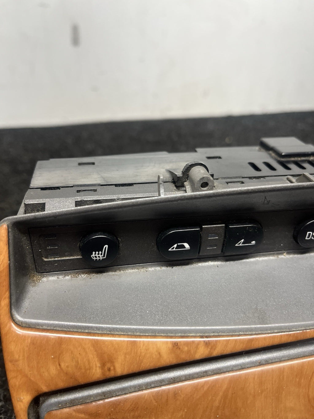 ☑️03-05 BMW E85 Z4 Roadster Convertible CenterConsole Switch Unit Trim Panel OEM