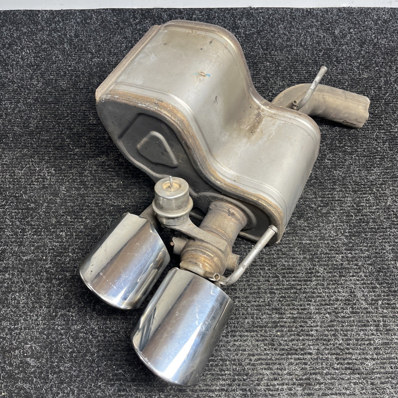 ☑️ 14-19 Ghibli 3.0L Motor Engine Passenger Side Right Exhaust Muffler OEM