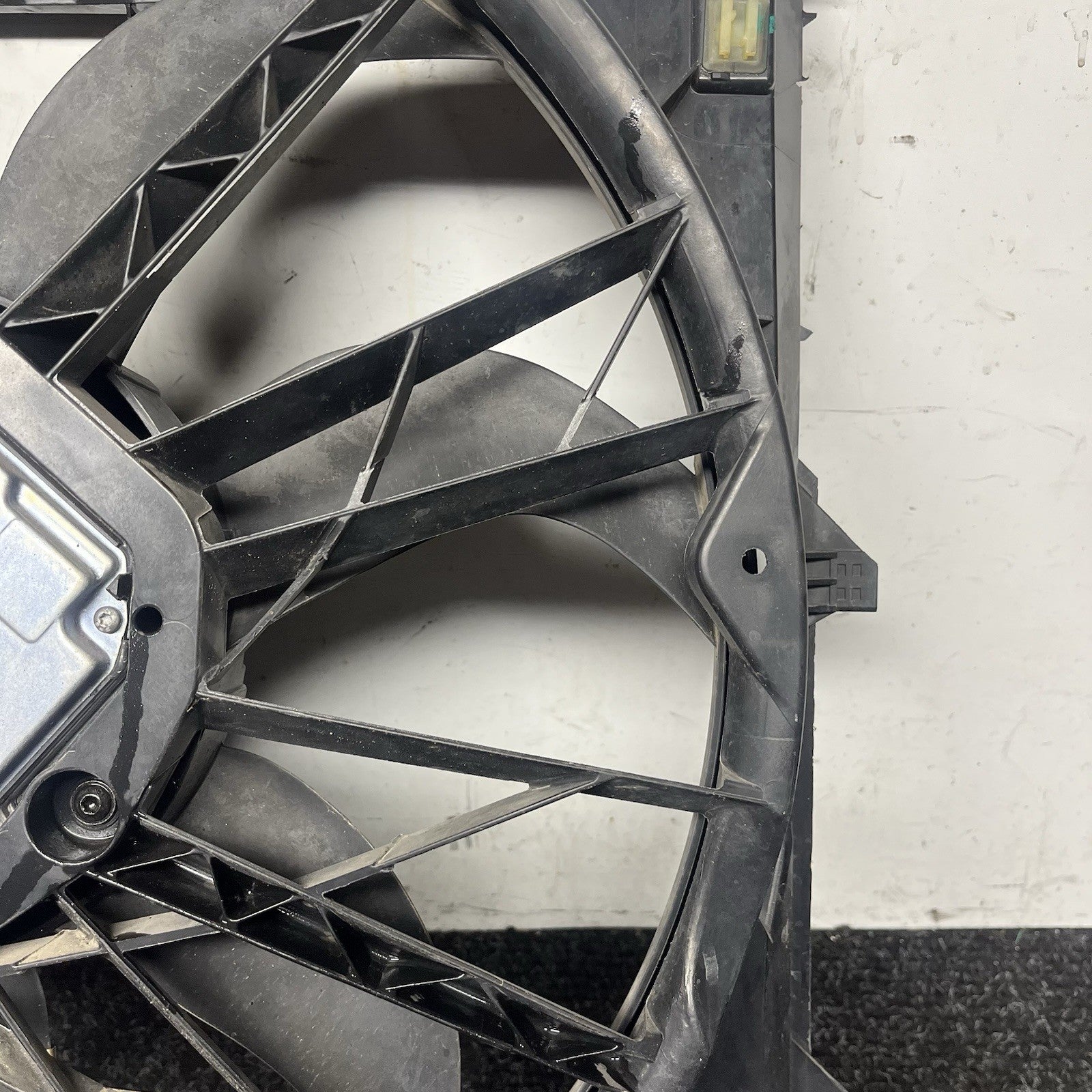 ☑️ 2007-2013 BMW 128i 328i N51 Radiator Cooling Fan 17427547305 OEM NOTE*