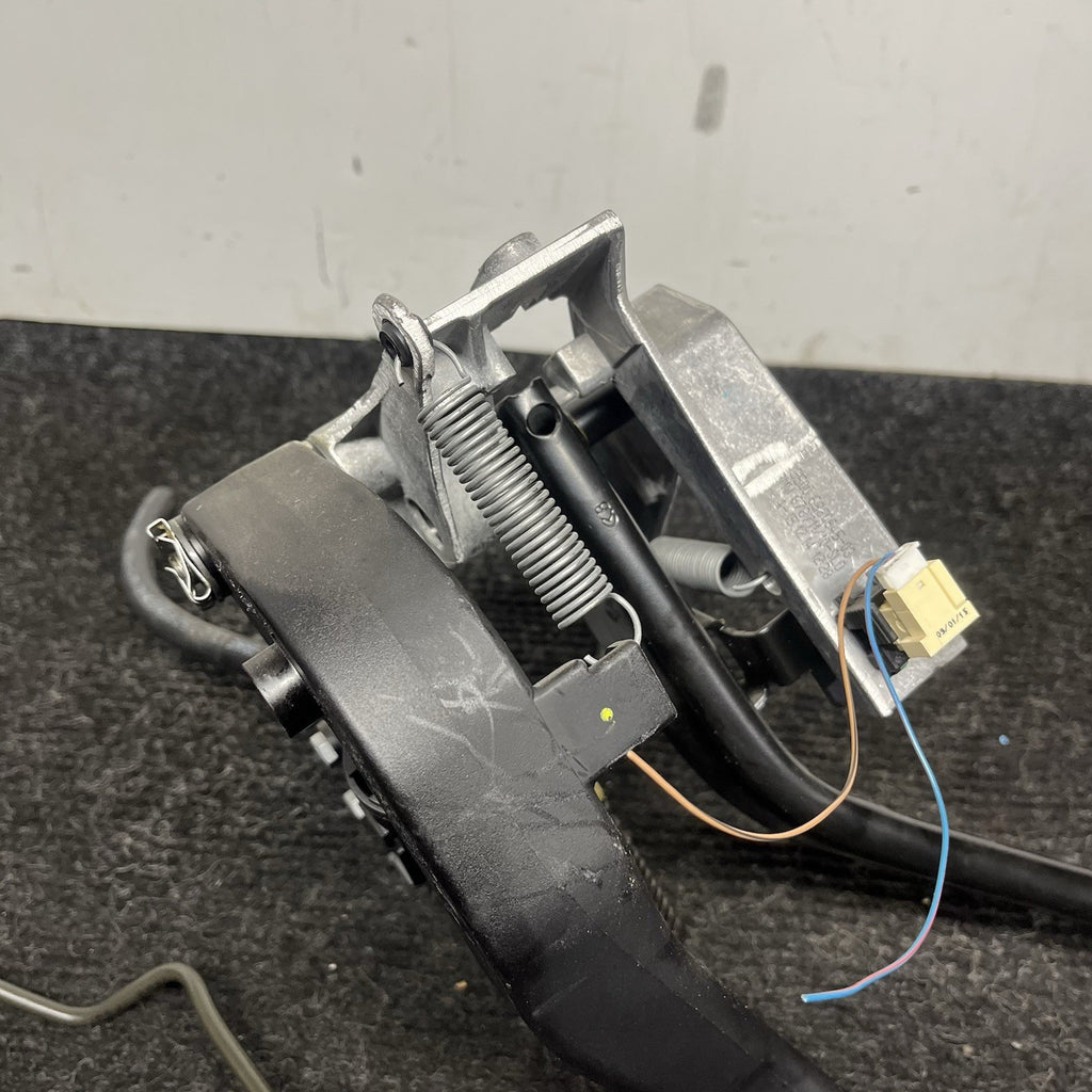 ☑️ BMW F30 F22 F32 F80 F82 MANUAL TRANSMISSION CLUTCH BRAKE PEDAL OEM W/ LINE