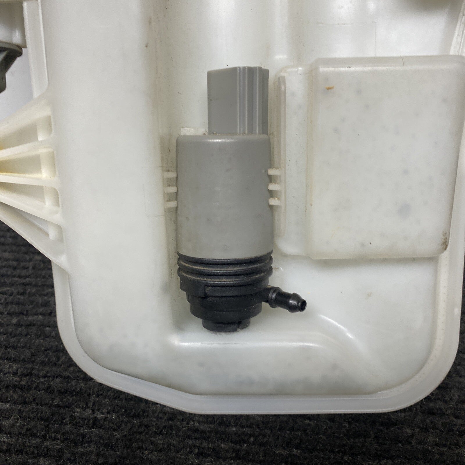 ☑️ 2008-2013 BMW 128i 135i E82 Windshield Washer Reservoir Tank Coupe Sedan OEM